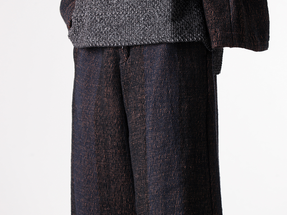 CROMAGNON - 25-26AW  - Cropped trousers with an appealing cylindrical silhouette - Cropped Pants Hand Woven Stripe (CP-HWSCP) - Sneakers Cow Nuback Leather (FW-SHCN) - ISO Knitted Leg Warmers (ISO-042-ACC) 2-003