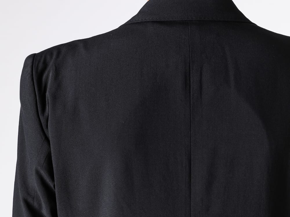 DEVOA - 25-26AW - Minimalist Knit Blending Seamlessly with a Jacket Featuring a Three-Dimensional Silhouette - Jacket Shrink-proof Wool (JKF-MMCN) - Nepal Cashmere Knit Sweater (CK-NCRPO) - Hand Printing Silk Pocket Chief (CA-TTSP) - Clip On Sunglasses (RG1999TVA) 1-004