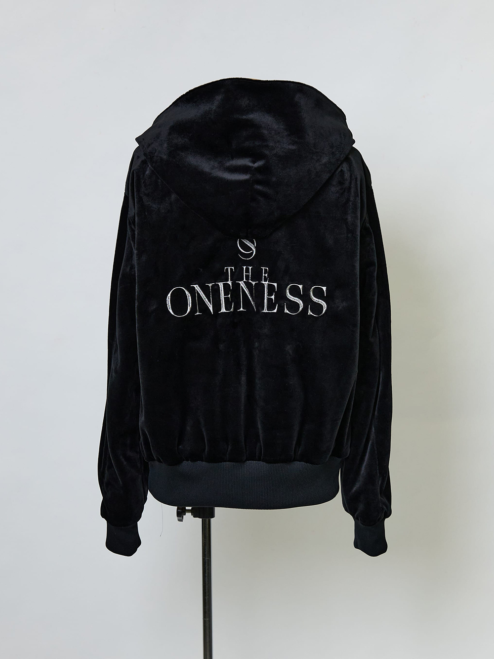 THE ONENESS 2025 Winter/Spring Collection Look  1-008