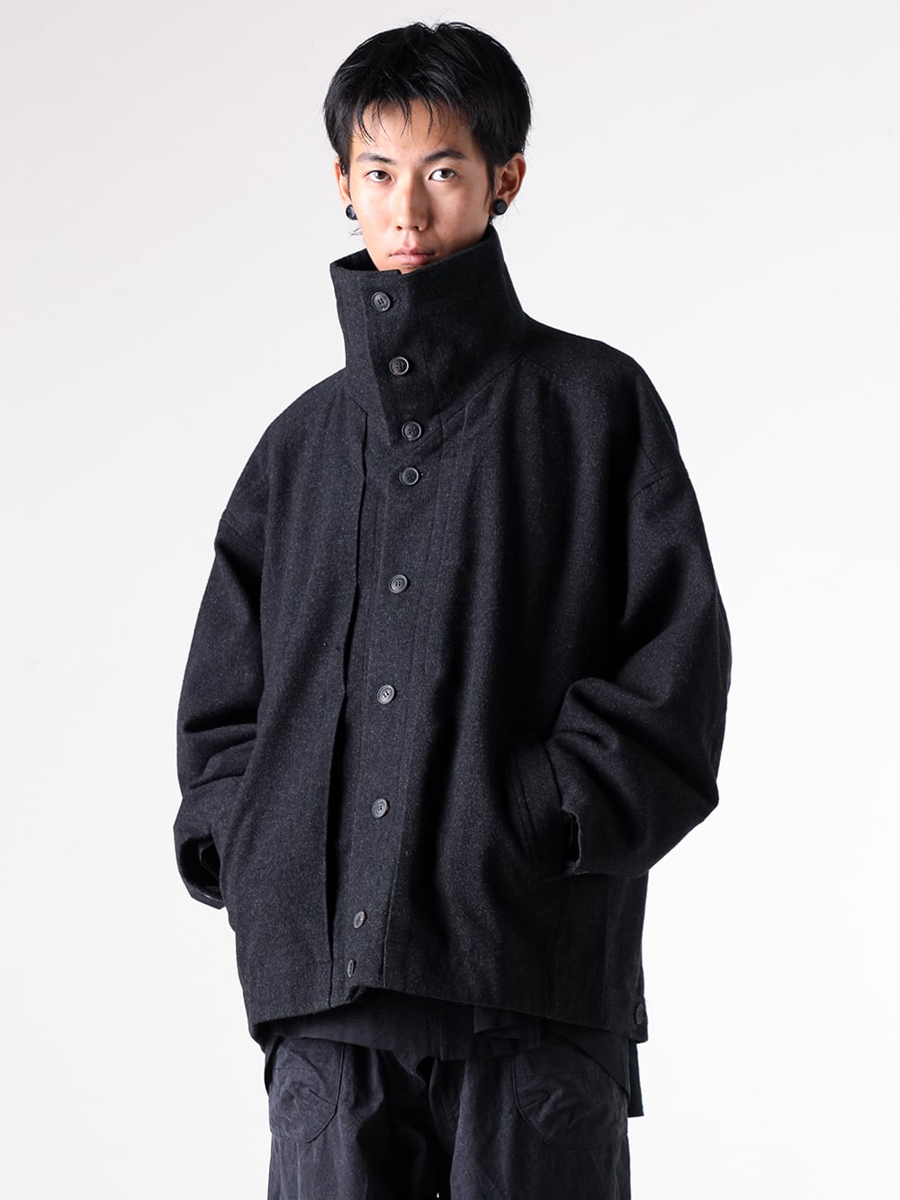 JAN-JAN VAN ESSCHE - 25AW スタイリング - 上半身 - JACKET#61 - JACKET WITH HIGH STANDING COLLAR （Jet Black） 1-001