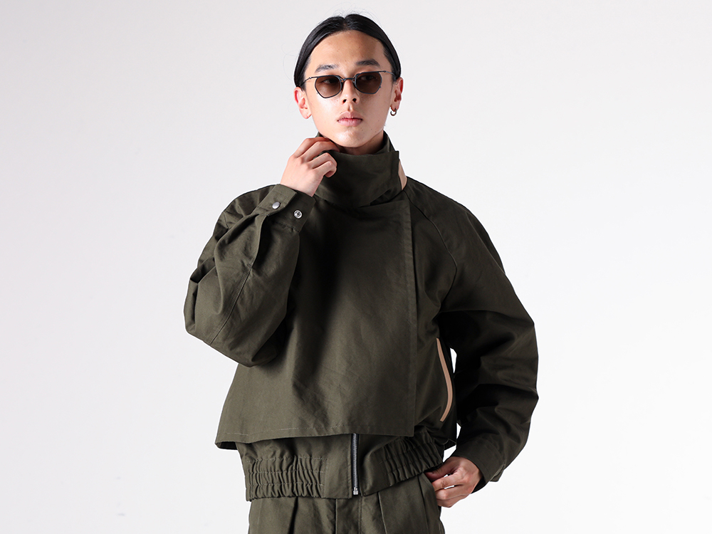 daisuke tanabe- 25-26AW - High-Neck Short Blouson Featuring Panel Construction - asbel/ventile Blouson (02_403_2 olive) - sahad Shirt (02_602 porcelain) - RG1999TVA 1-001