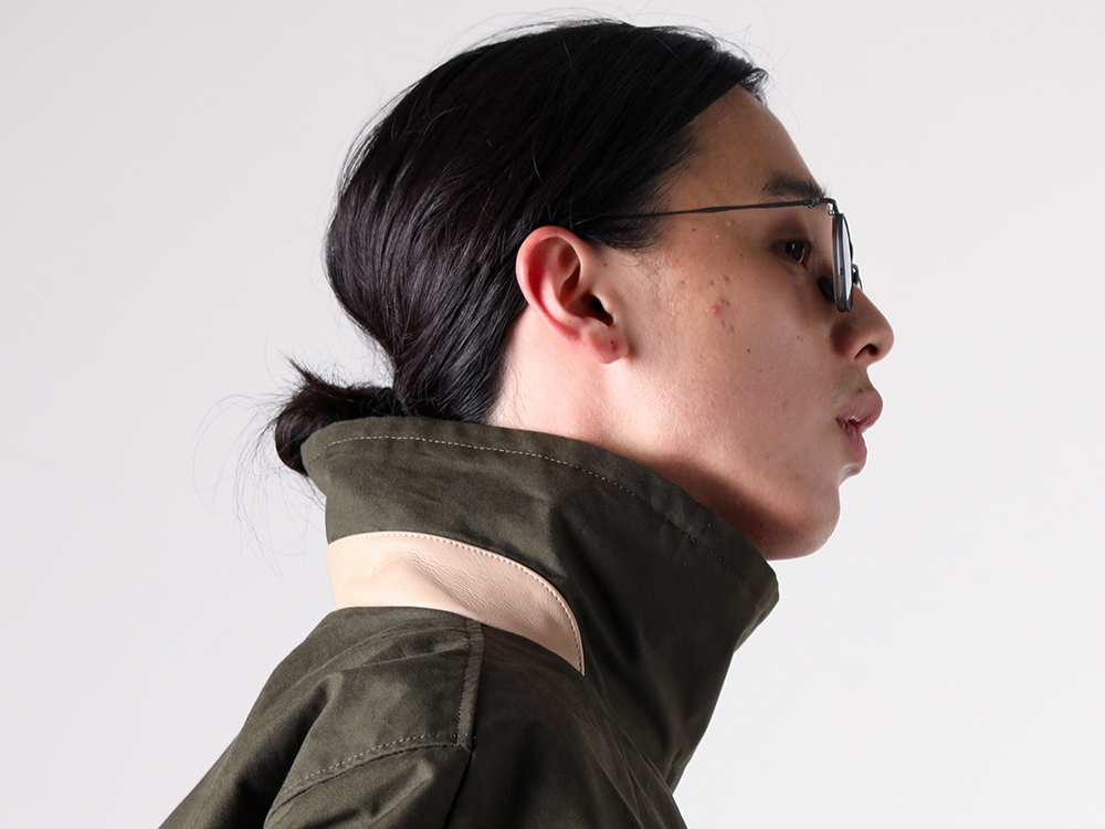 daisuke tanabe- 25-26AW - High-Neck Short Blouson Featuring Panel Construction - asbel/ventile Blouson (02_403_2 olive) - sahad Shirt (02_602 porcelain) - RG1999TVA 1-003