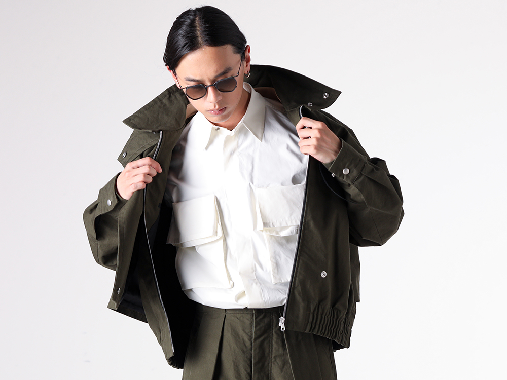 daisuke tanabe- 25-26AW - High-Neck Short Blouson Featuring Panel Construction - asbel/ventile Blouson (02_403_2 olive) - sahad Shirt (02_602 porcelain) - RG1999TVA 1-005