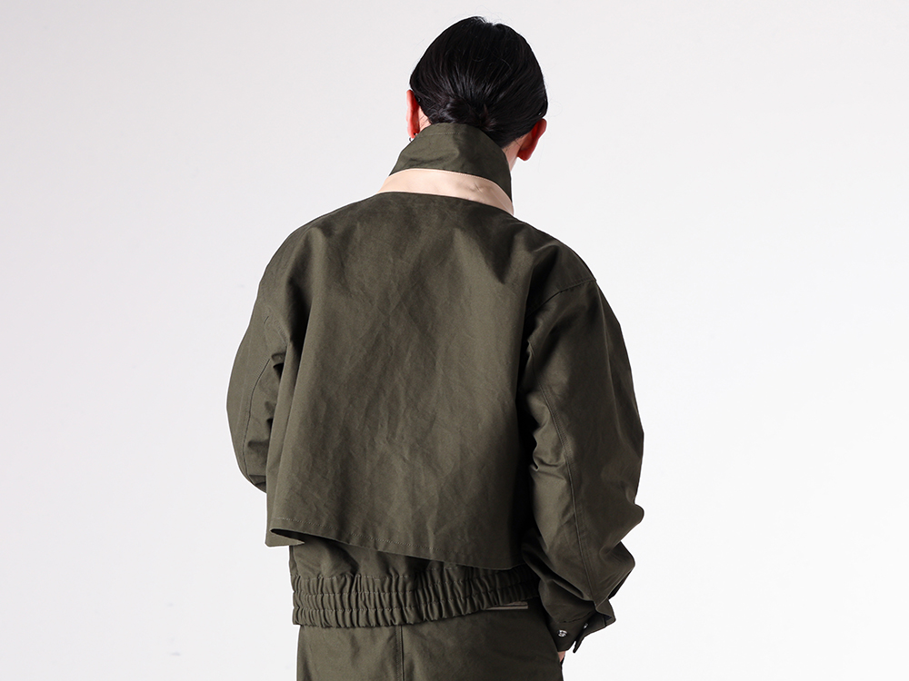 daisuke tanabe- 25-26AW - High-Neck Short Blouson Featuring Panel Construction - asbel/ventile Blouson (02_403_2 olive) - sahad Shirt (02_602 porcelain) - RG1999TVA 1-006