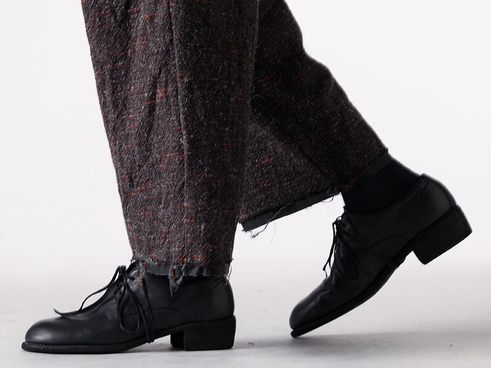 KLASICA - 25AW  - セットアップでより深みを増すワイドパンツ - 品番+商品名2-1 - 25F-TRS-A06 - Bias Tuck Strings Tapered TRS - 792X - Derby Shoes Double Sole 2-004