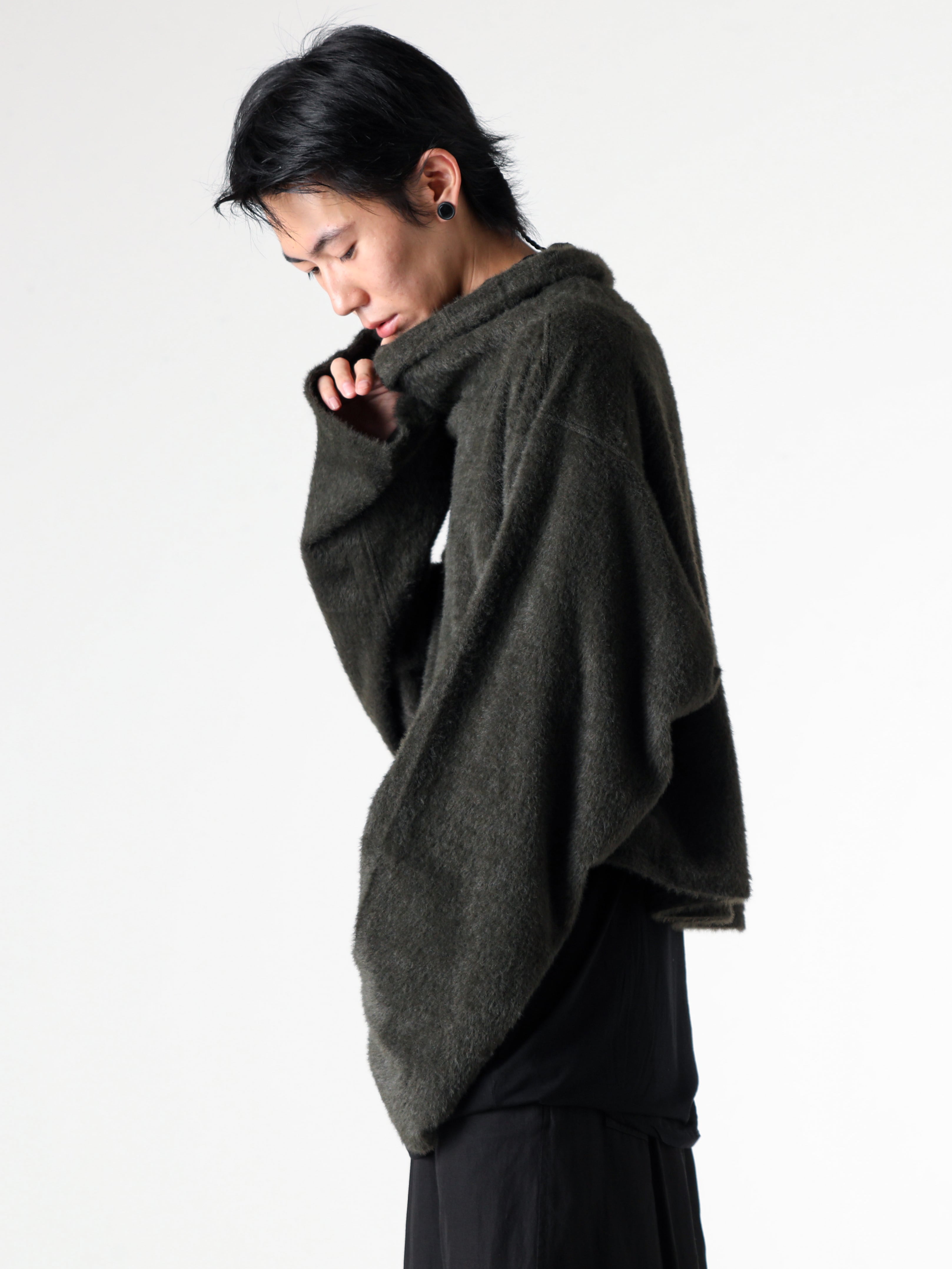 JULIUS - 25AW styling - Shaggy Knit with a Rich, Textured Fabric - 917KNM5 - MINK MOLE INLAY KNIT SWEATER - 917CPM6 - CUPRO/COTTON JERSEY T-SHIRT 1-002