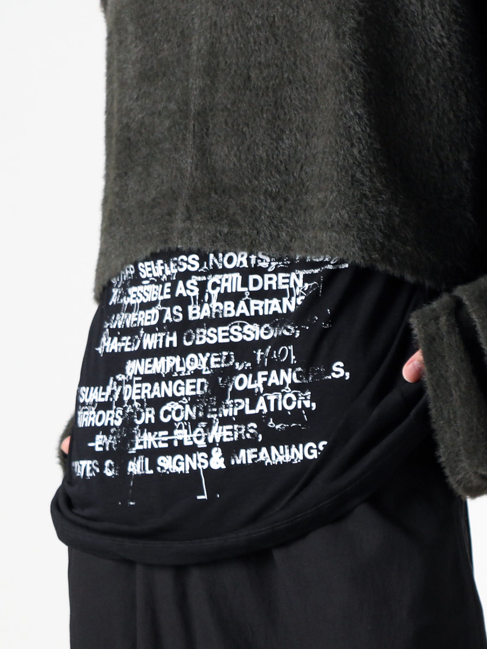JULIUS - 25AW styling - Shaggy Knit with a Rich, Textured Fabric - 917KNM5 - MINK MOLE INLAY KNIT SWEATER - 917CPM6 - CUPRO/COTTON JERSEY T-SHIRT 1-005