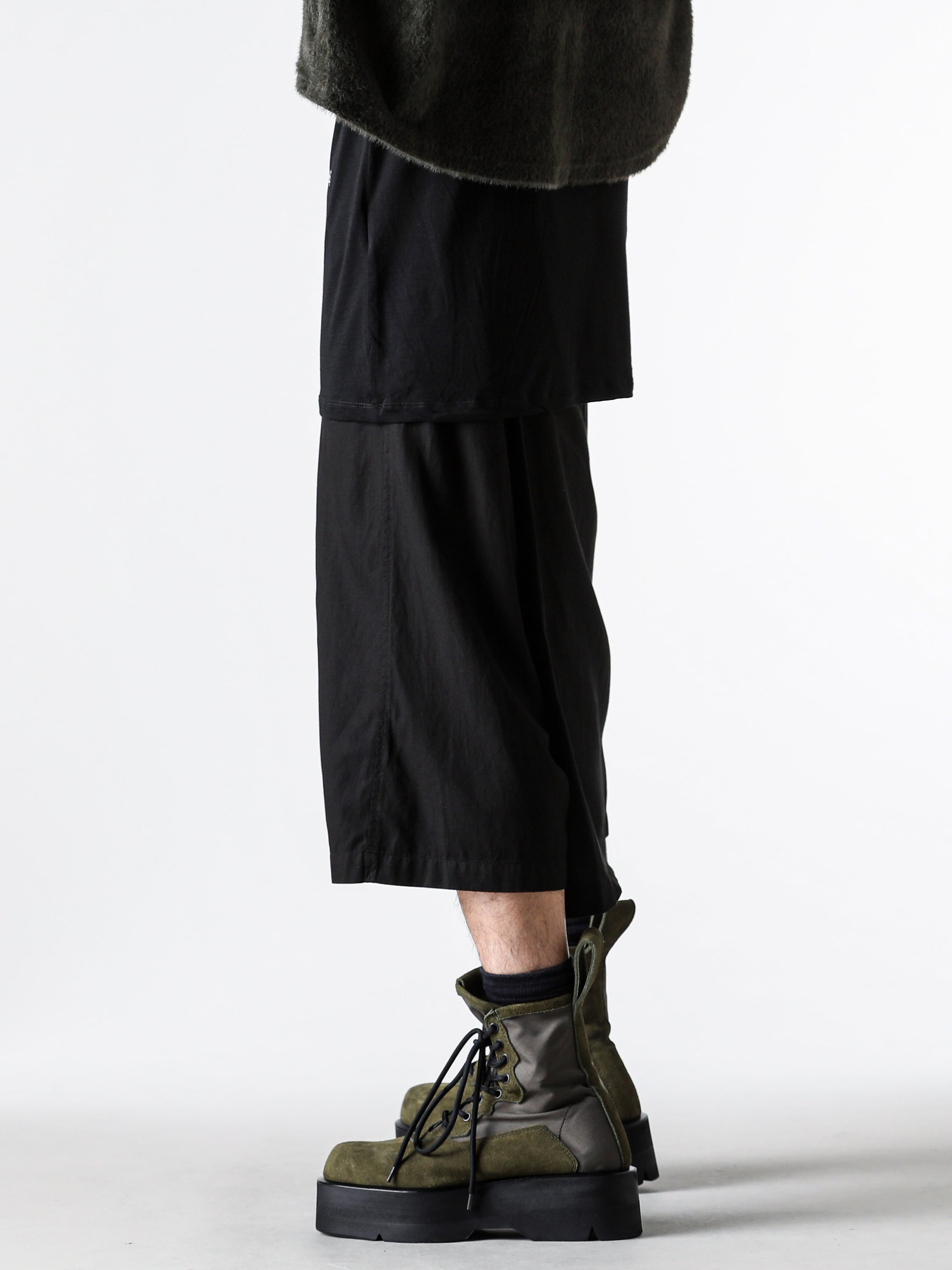 JULIUS - 25AW  - Shorts Highlighting Drapes Formed by a Single Tuck - 917PAM19 - RAYON/COTTON CLOTH PANTS - 907FWM1-S - COW VELOR BOOTS 2-002