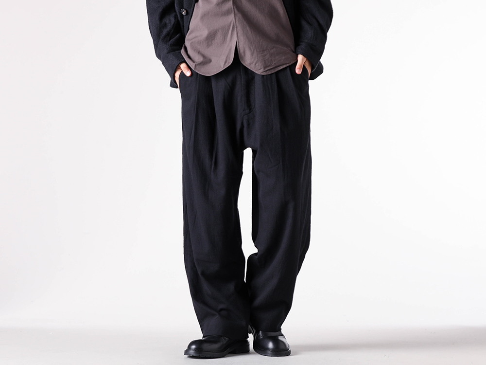 ZIGGY CHEN - 25-26AW - Wide Pants with Elegant Tapered Line - Front Pleat Trousers (0M2530502) - Danny Ankle Boots (C000MC01) 2-001