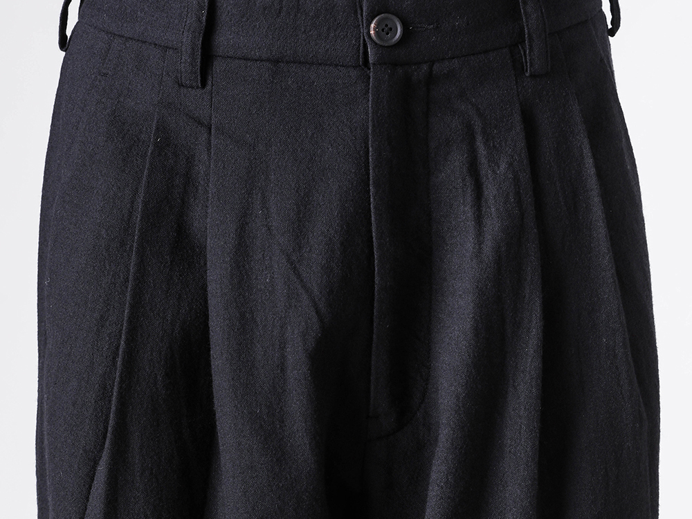 ZIGGY CHEN - 25-26AW - Wide Pants with Elegant Tapered Line - Front Pleat Trousers (0M2530502) - Danny Ankle Boots (C000MC01) 2-002