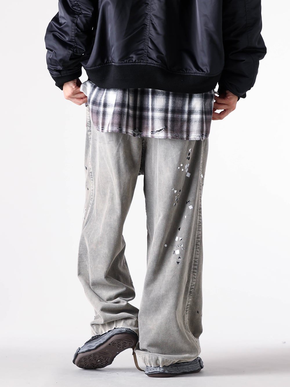 Maison MIHARA YASUHIRO - 25AW  - Wide Trousers Expressing a Vintage Look Through Bleaching - A15PT034 - Embellished Corduroy Trousers - A15FW721 - PETERSON 23 /Original Sole Studded Paint Canvas Low-Top Sneaker 2-003
