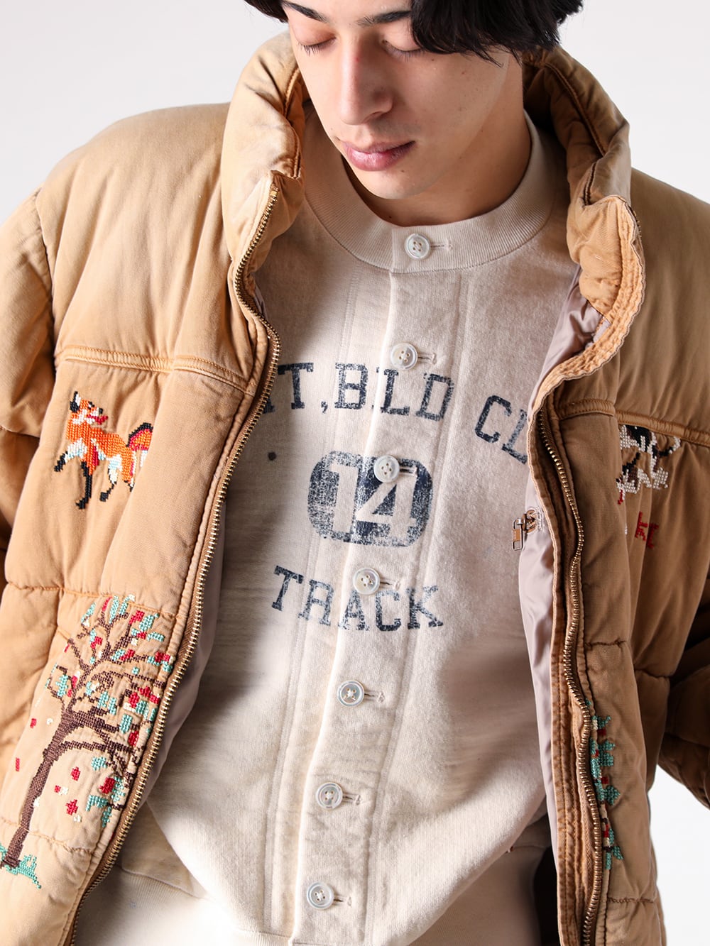 KHOKI - 25AW Styling - Down jacket with unique embroidery - 25fw-jk-07 - Vintage-effect puffer jacket - 25fw-t-03 - Vintage-effect sweat cardigan 1-005