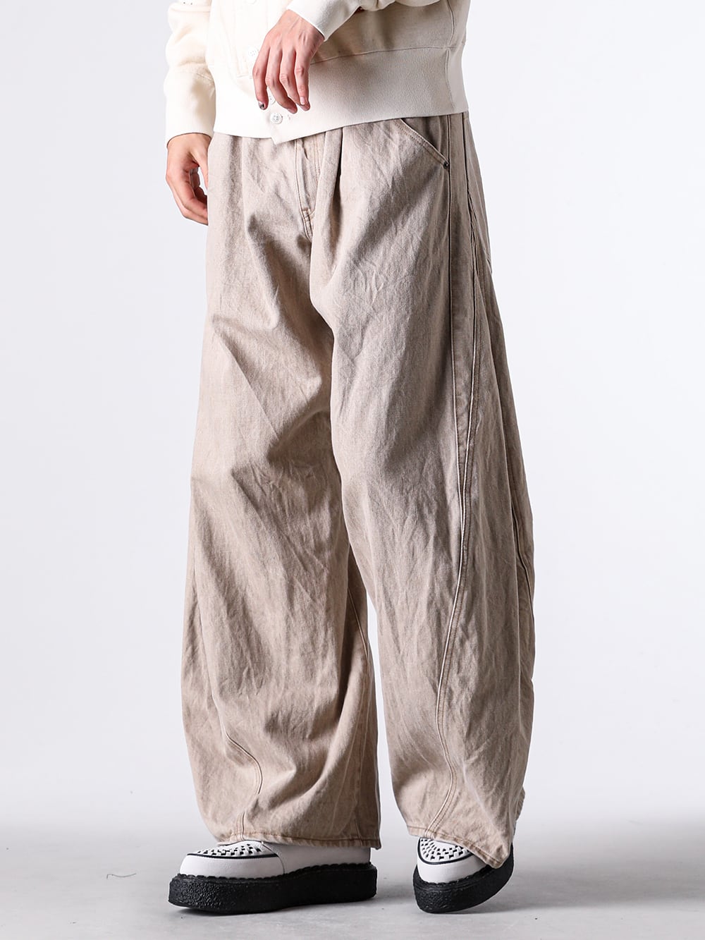 KHOKI - 25AW - Denim pants featuring distinct 3D structure through advanced cutting - 25fw-p-12 - 3D cutting denim pants - S14FW710 - THAMES / Suede Interlace Shoes 2-001