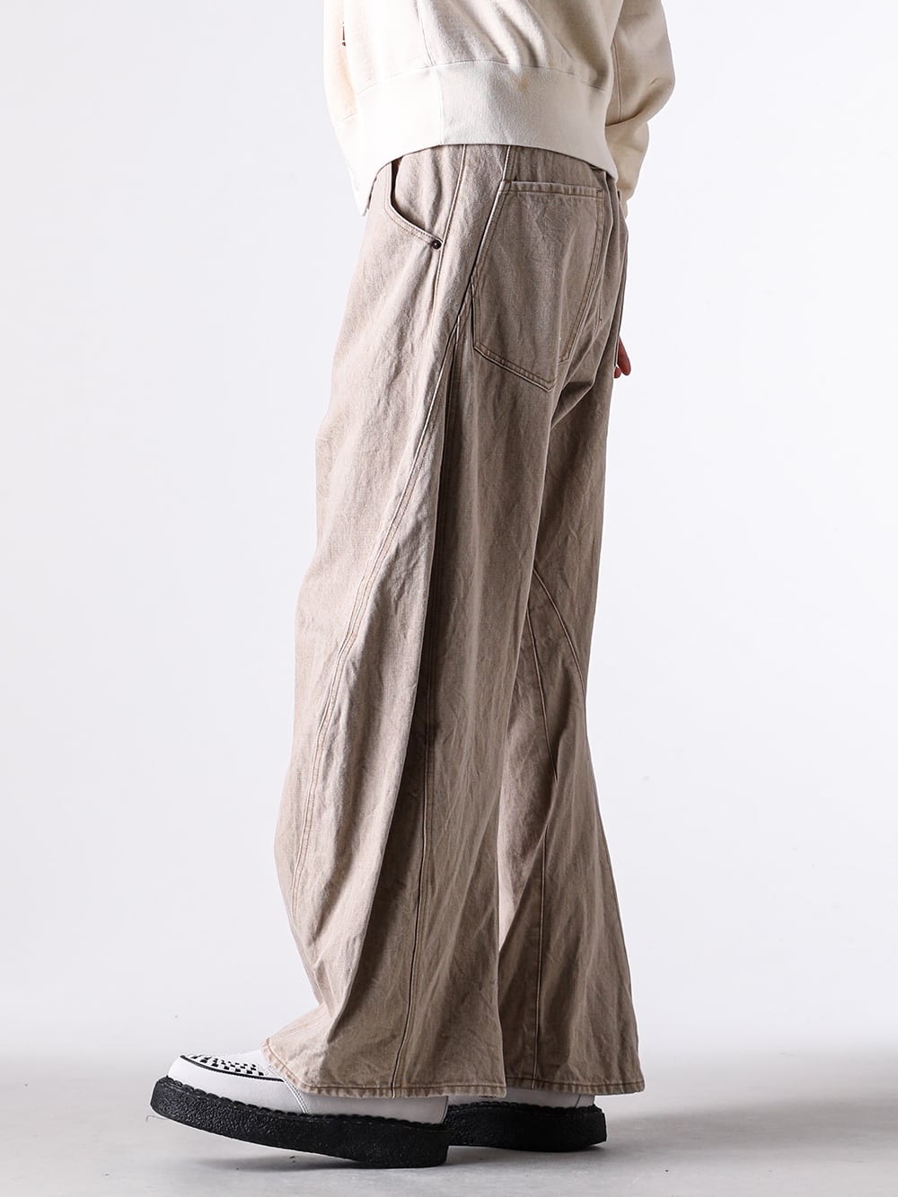 KHOKI - 25AW - Denim pants featuring distinct 3D structure through advanced cutting - 25fw-p-12 - 3D cutting denim pants - S14FW710 - THAMES / Suede Interlace Shoes 2-002