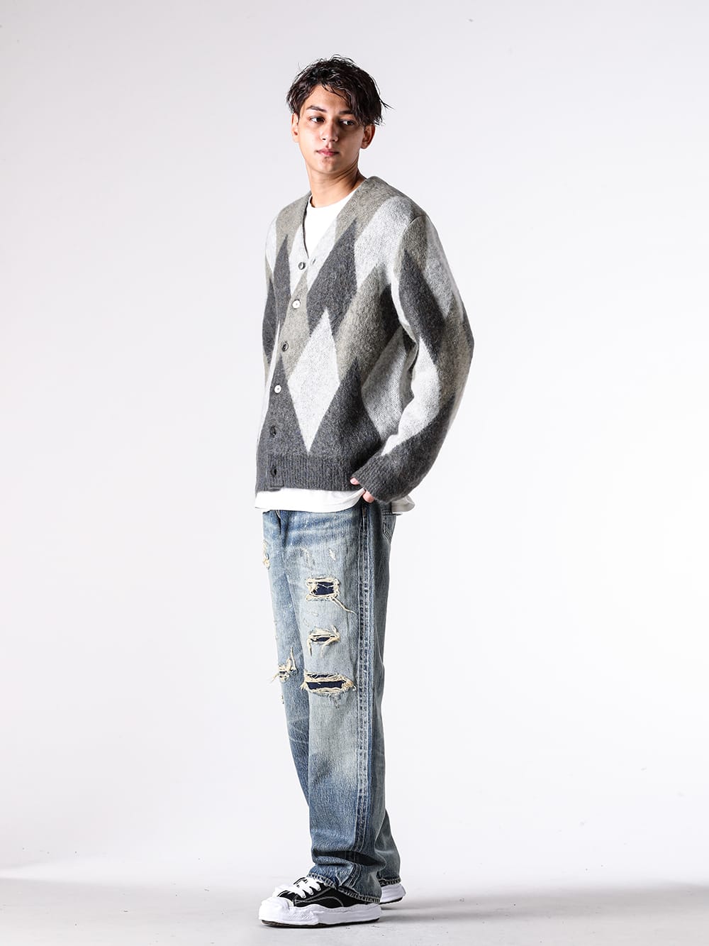 TAKAHIROMIYASHITATheSoloist. - AW2025 Styling example for the kurt.cardigan: Grunge style with distressed denim