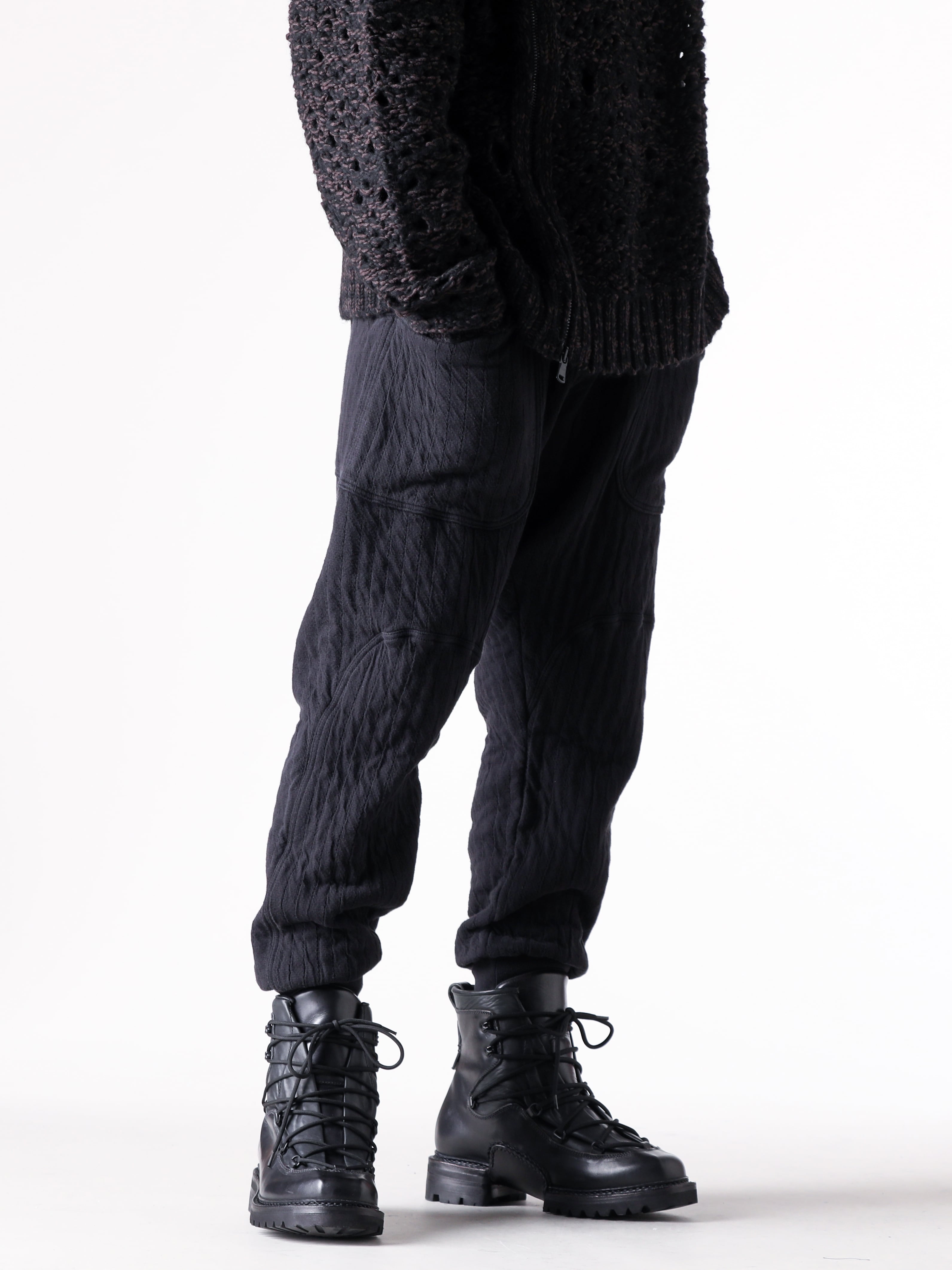 The Viridi-anne 25AW ハイネックニット オールブラックコーディネート