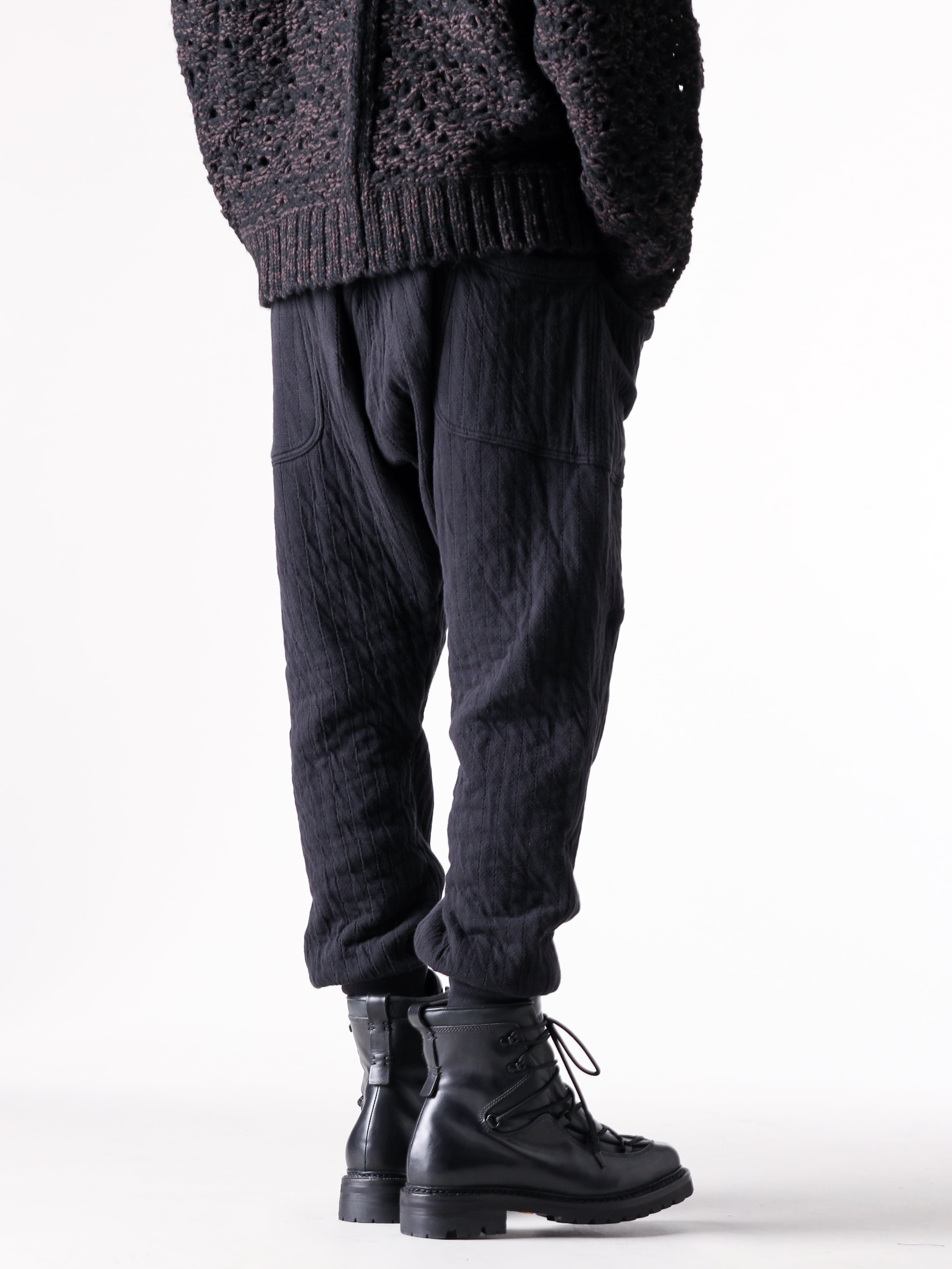 The Viridi-anne 25AW ハイネックニット オールブラックコーディネート
