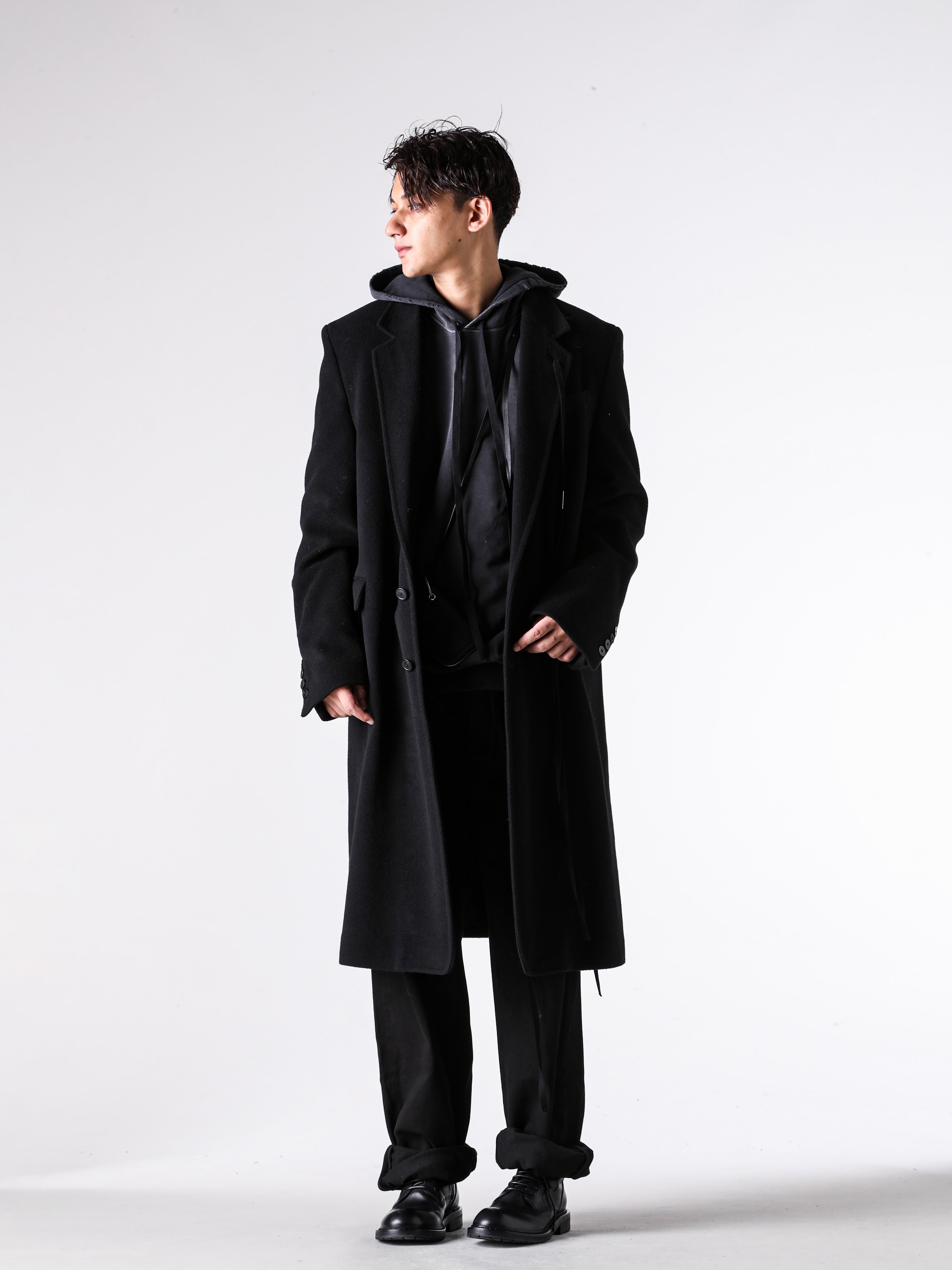 Ann Demeulemeester - 25AW - コーディネート全体の写真一覧 - digs.284-21101 - LEONARD LONG HIGH COMFORT TAILORED JACKET - 2502-M-JSW01-65-FA639-098 - OLLIE HIGH COMFORT HOODY WITH INFINITE FEATHERS PRINT - digs.284-21501 - RONALD 5-POCKETS COMFORT TROUSERS - C000MC01 - Danny Ankle Boots - CO00-M-W05-LT128-099 - JACKY SMALL WALLET WITH DETACHABLE STRAP 3-001