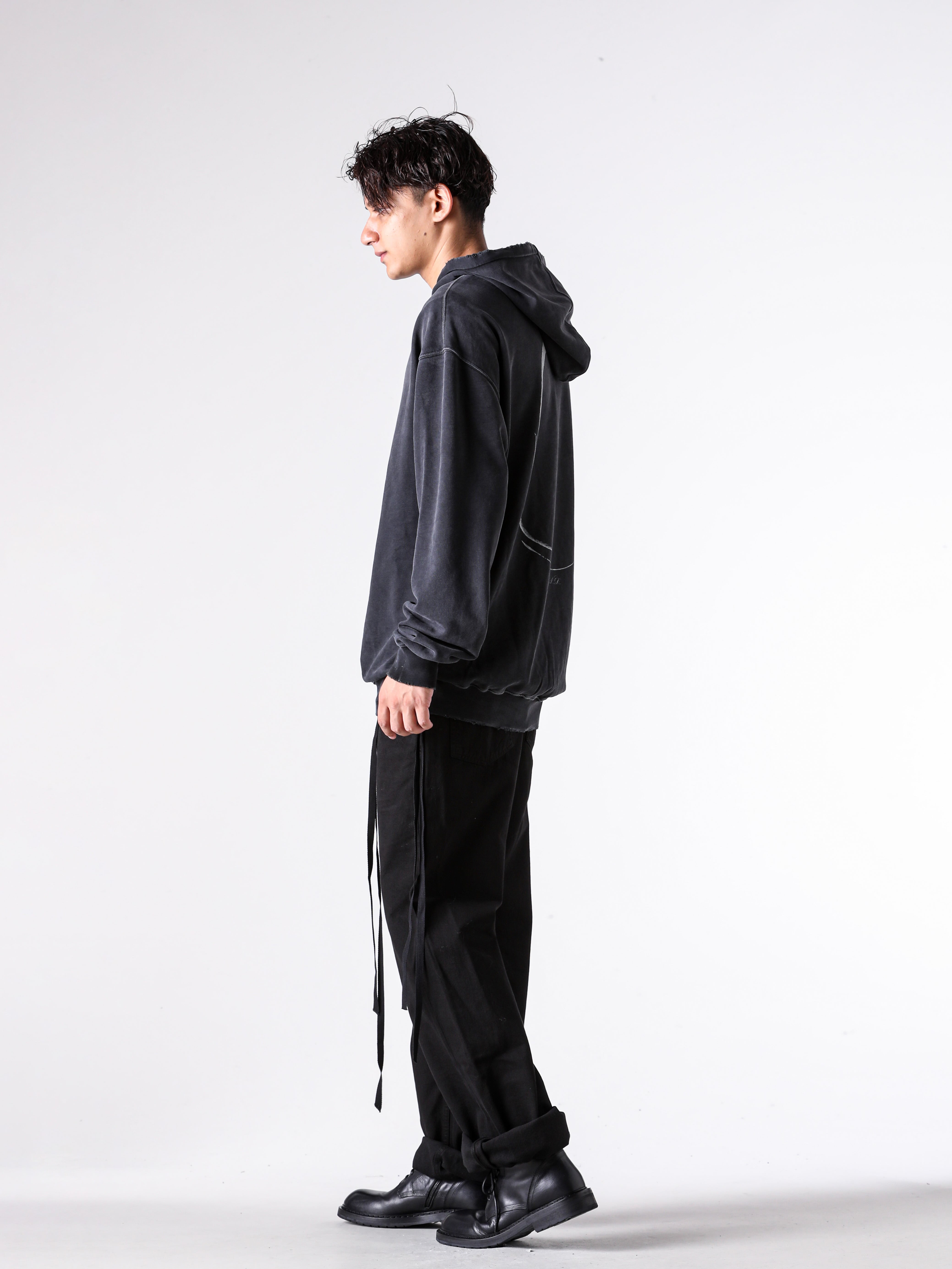 Ann Demeulemeester - 25AW - コーディネート全体の写真一覧 - digs.284-21101 - LEONARD LONG HIGH COMFORT TAILORED JACKET - 2502-M-JSW01-65-FA639-098 - OLLIE HIGH COMFORT HOODY WITH INFINITE FEATHERS PRINT - digs.284-21501 - RONALD 5-POCKETS COMFORT TROUSERS - C000MC01 - Danny Ankle Boots - CO00-M-W05-LT128-099 - JACKY SMALL WALLET WITH DETACHABLE STRAP 3-005