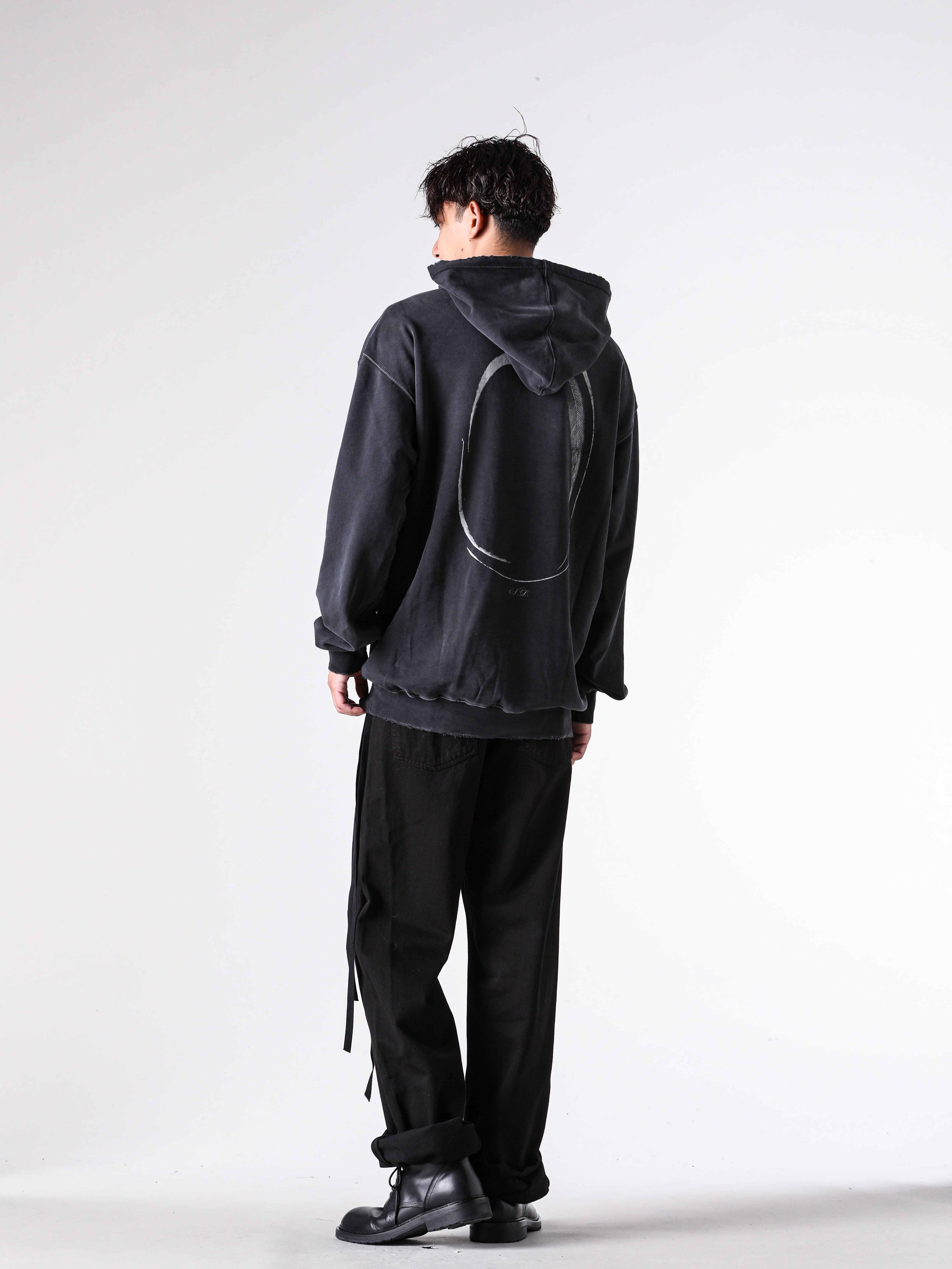 Ann Demeulemeester - 25AW - コーディネート全体の写真一覧 - digs.284-21101 - LEONARD LONG HIGH COMFORT TAILORED JACKET - 2502-M-JSW01-65-FA639-098 - OLLIE HIGH COMFORT HOODY WITH INFINITE FEATHERS PRINT - digs.284-21501 - RONALD 5-POCKETS COMFORT TROUSERS - C000MC01 - Danny Ankle Boots - CO00-M-W05-LT128-099 - JACKY SMALL WALLET WITH DETACHABLE STRAP 3-006