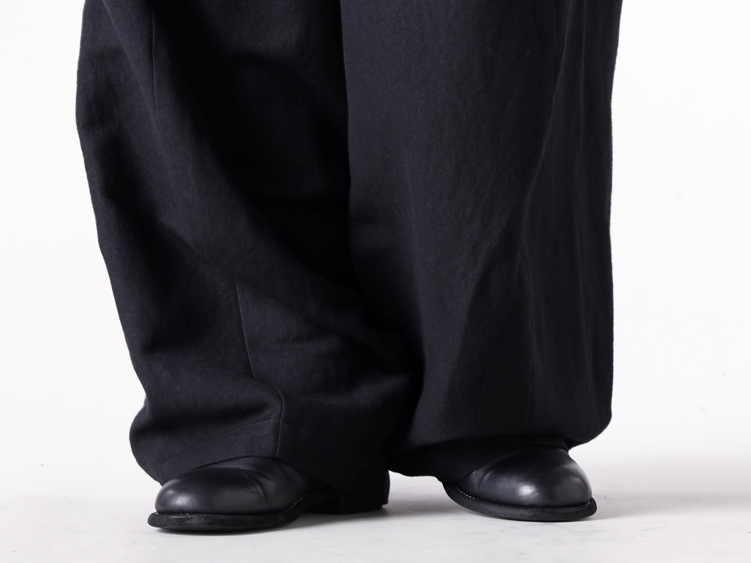 UMA WANG - 25AW  - Lower - W5/M/UM3502 - PAW PANTS - W5/M/UB00B2 - WOVEN LEATHER BELT - 698 - Side Zip Boots Single Sole 2-005