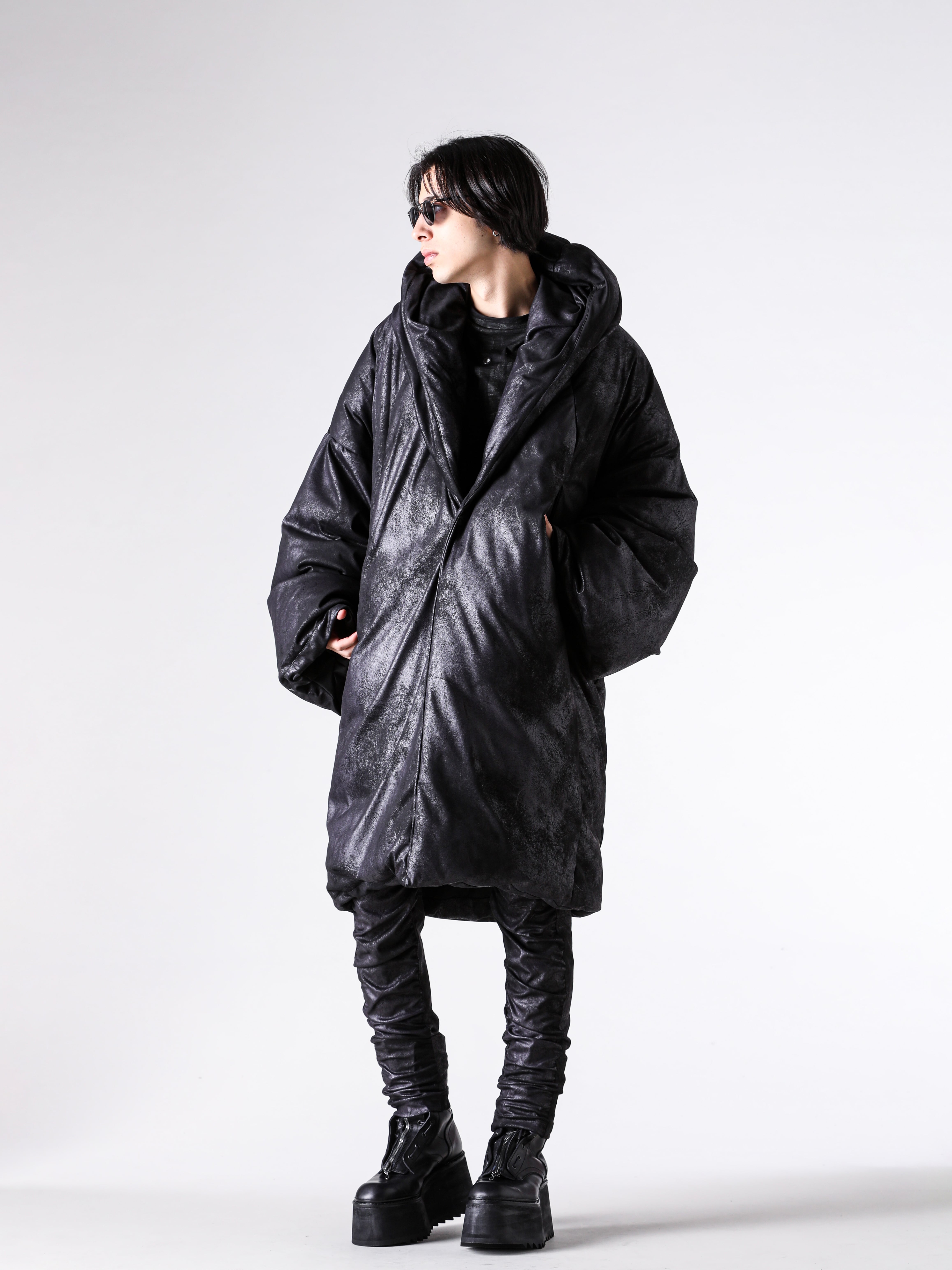 Justin Gall - 25AW - Coordination Looks - JGALL_RAWTAW25-02 - ABOMINABLE MAX PUFF PARKA - JGALL_RAWTAW25-28 - Layered Tar Waist Tee Brushed Slub Cotton - JGALL_RAWTAW25-25B - Slim Recoil Trouser Vegan Grunge - JGALL_RAWTAW25-42 - Titanium Layered Sphere Shades Cvb - 917FWM3 - COW SKIN BOOTS 3-001