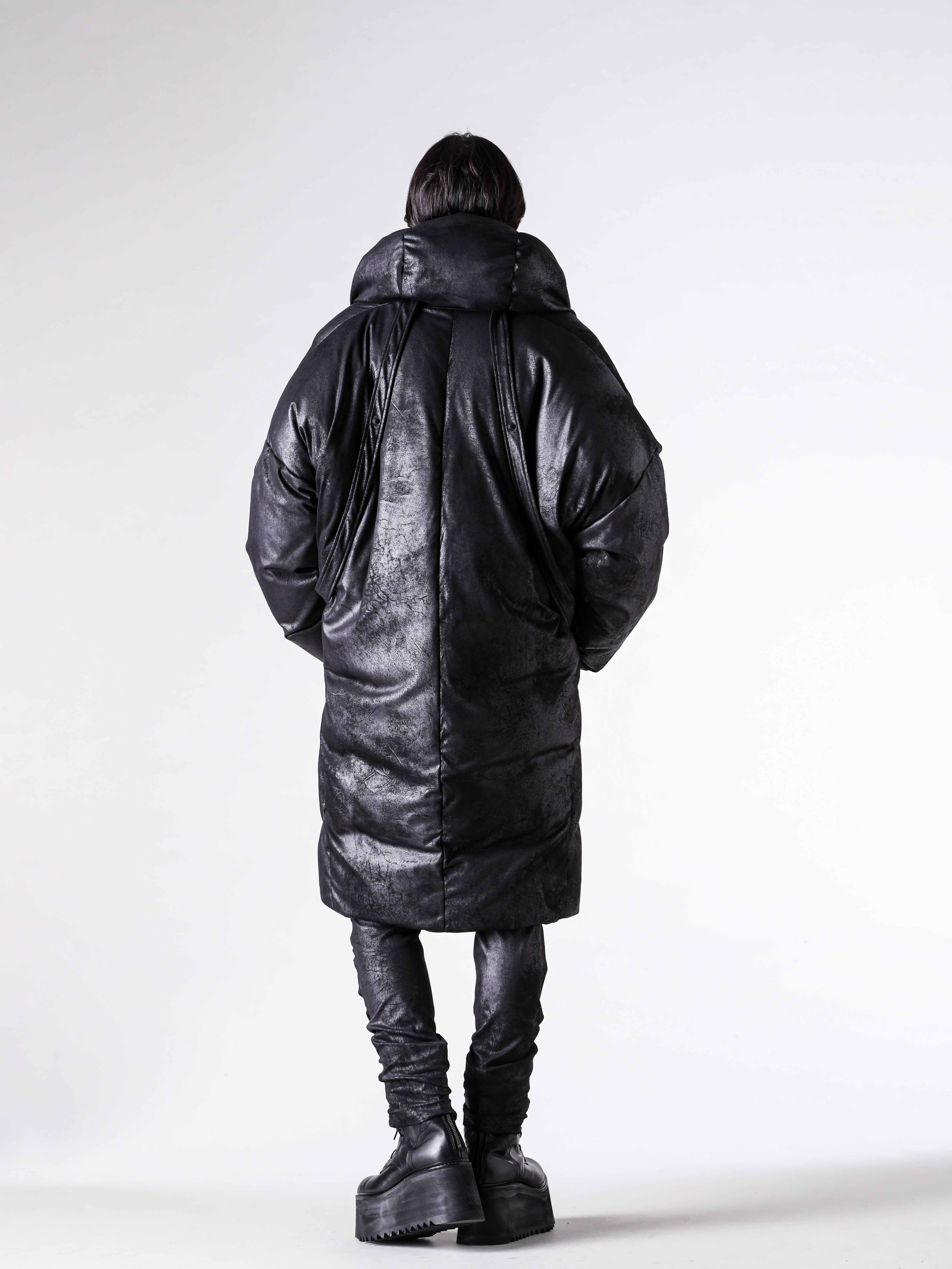 Justin Gall - 25AW - Coordination Looks - JGALL_RAWTAW25-02 - ABOMINABLE MAX PUFF PARKA - JGALL_RAWTAW25-28 - Layered Tar Waist Tee Brushed Slub Cotton - JGALL_RAWTAW25-25B - Slim Recoil Trouser Vegan Grunge - JGALL_RAWTAW25-42 - Titanium Layered Sphere Shades Cvb - 917FWM3 - COW SKIN BOOTS 3-003