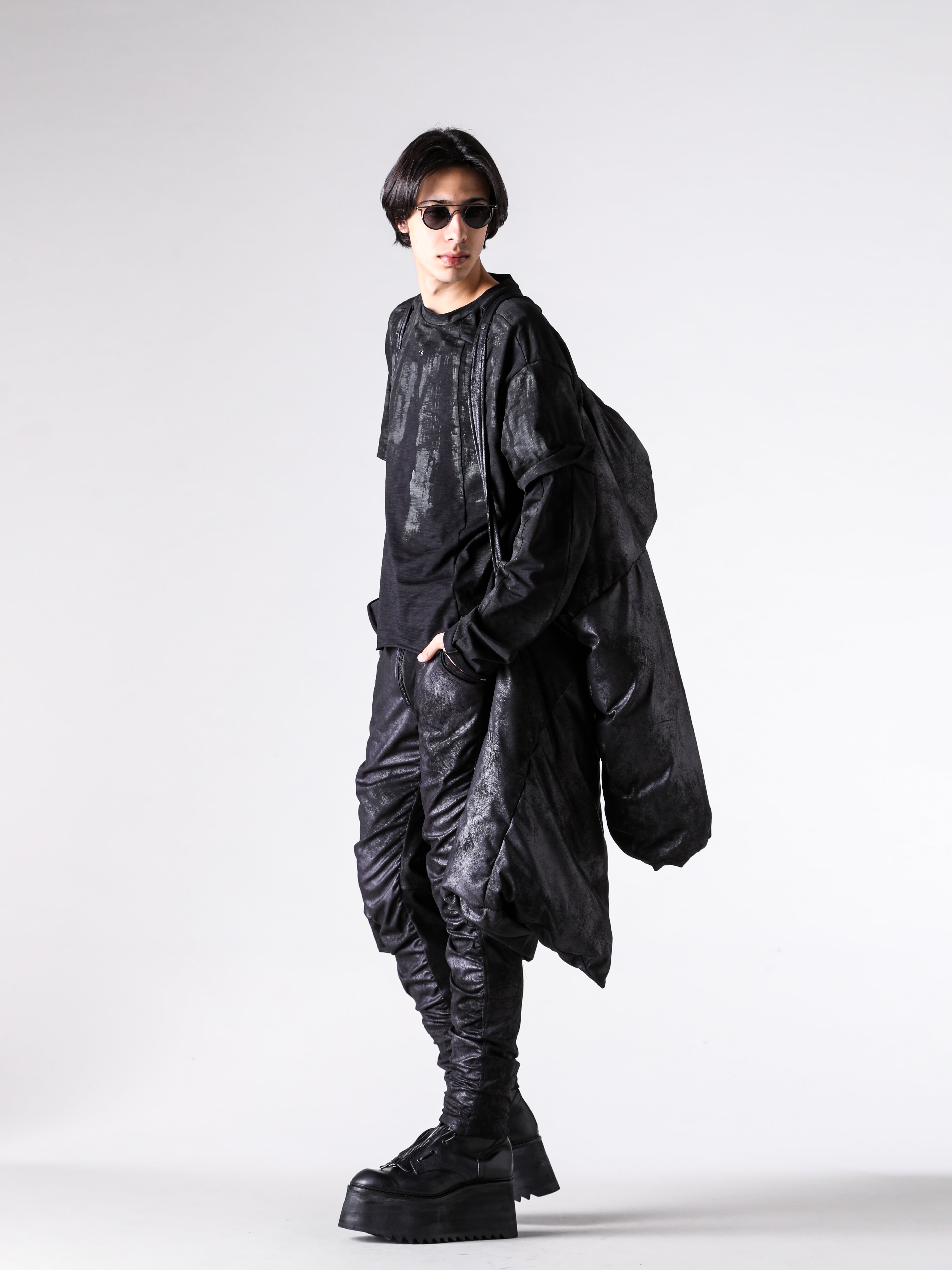 Justin Gall - 25AW - Coordination Looks - JGALL_RAWTAW25-02 - ABOMINABLE MAX PUFF PARKA - JGALL_RAWTAW25-28 - Layered Tar Waist Tee Brushed Slub Cotton - JGALL_RAWTAW25-25B - Slim Recoil Trouser Vegan Grunge - JGALL_RAWTAW25-42 - Titanium Layered Sphere Shades Cvb - 917FWM3 - COW SKIN BOOTS 3-005