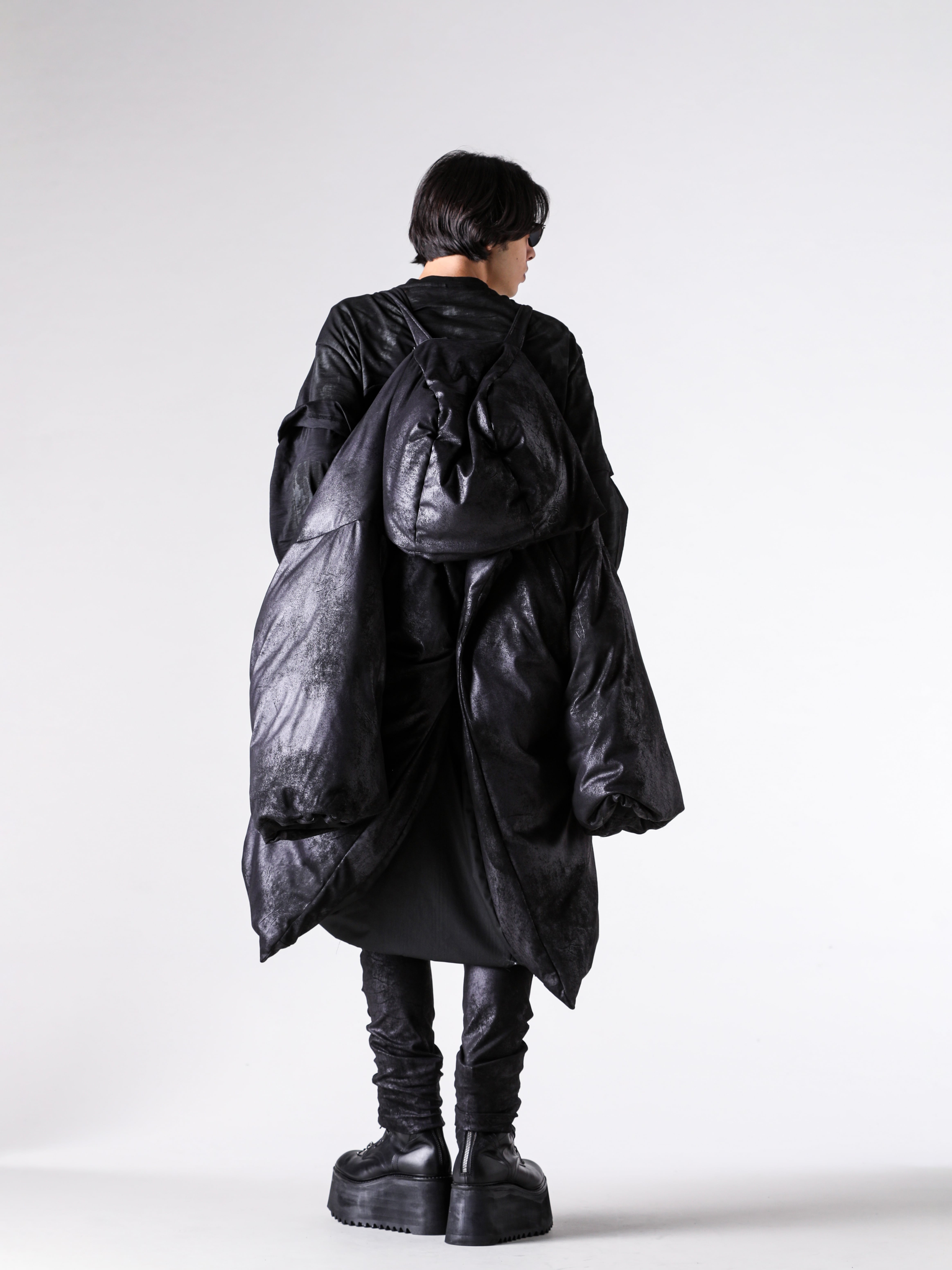 Justin Gall - 25AW - Coordination Looks - JGALL_RAWTAW25-02 - ABOMINABLE MAX PUFF PARKA - JGALL_RAWTAW25-28 - Layered Tar Waist Tee Brushed Slub Cotton - JGALL_RAWTAW25-25B - Slim Recoil Trouser Vegan Grunge - JGALL_RAWTAW25-42 - Titanium Layered Sphere Shades Cvb - 917FWM3 - COW SKIN BOOTS 3-006