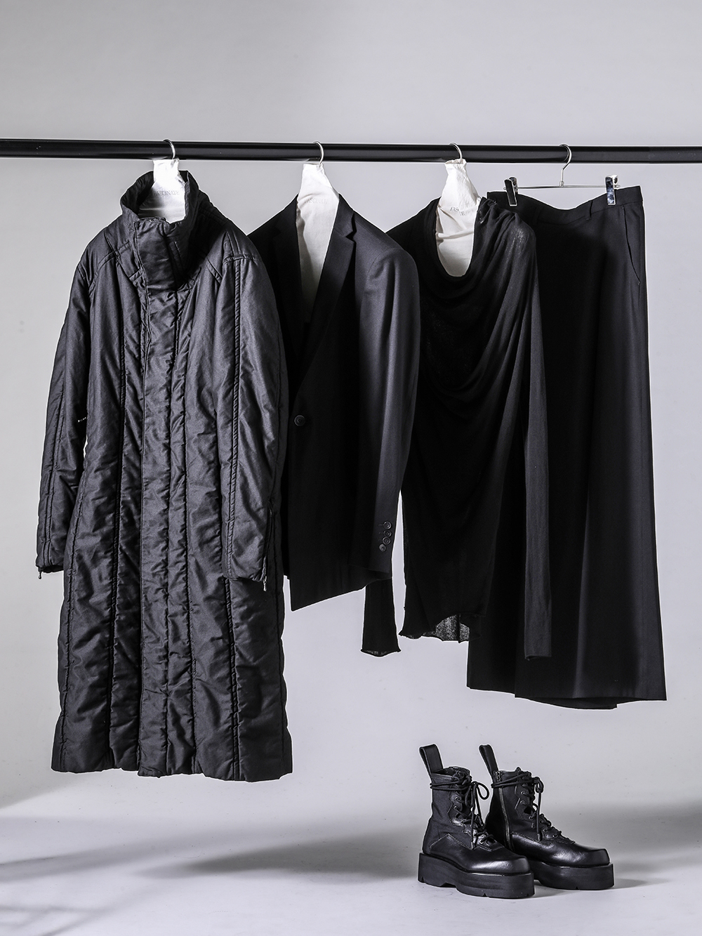 setup - 25-26AW - スタイル別・成人式のおすすめコーディネート - 5. JULIUS（ユリウス）：『“退廃的”なムードを纏う、力強い黒』 3-0022