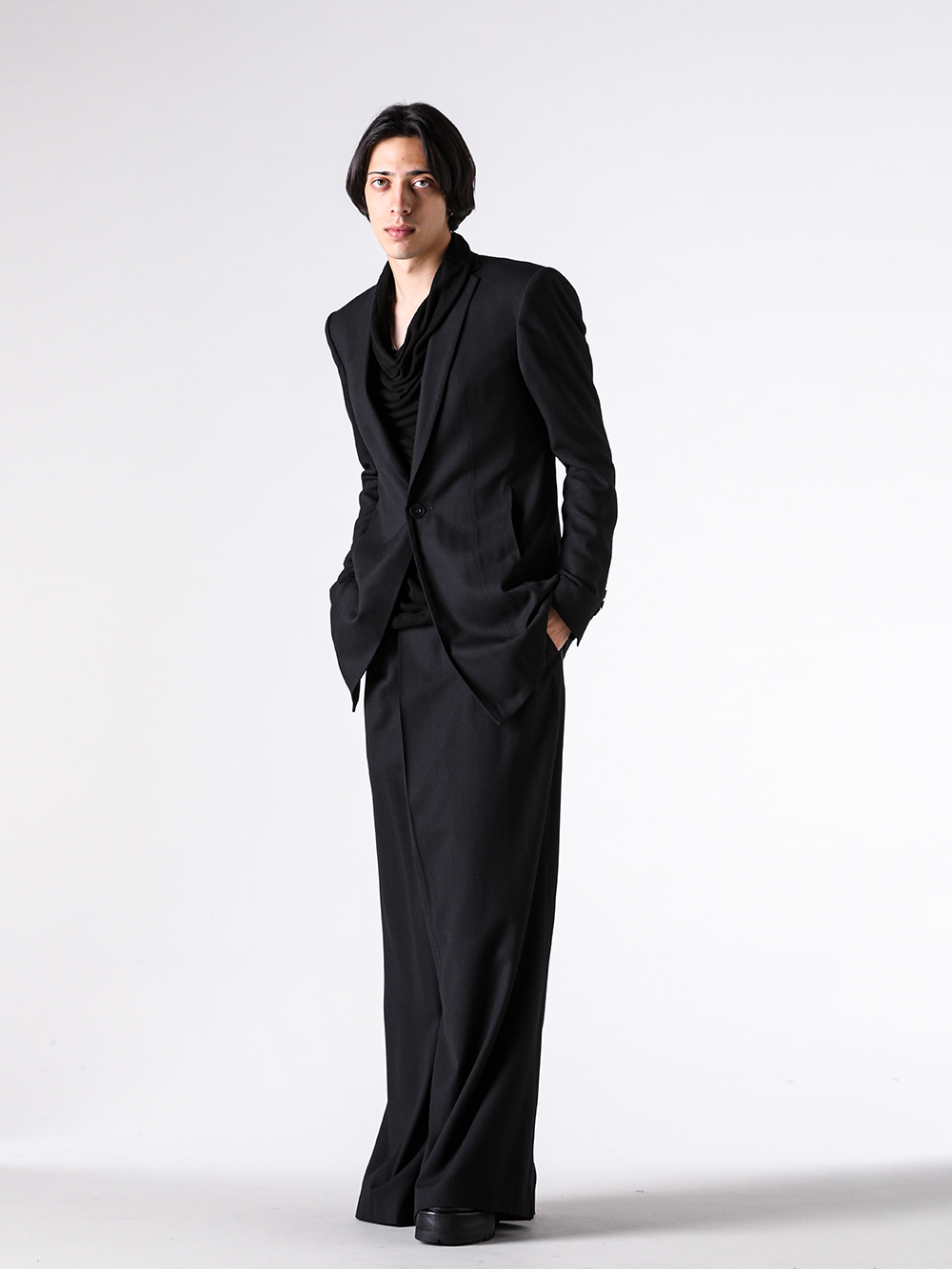 setup - 25-26AW - スタイル別・成人式のおすすめコーディネート - 5. JULIUS（ユリウス）：『“退廃的”なムードを纏う、力強い黒』 3-0023