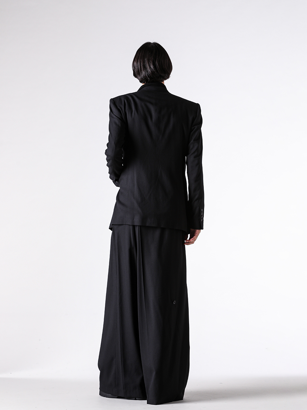 setup - 25-26AW - スタイル別・成人式のおすすめコーディネート - 5. JULIUS（ユリウス）：『“退廃的”なムードを纏う、力強い黒』 3-0024