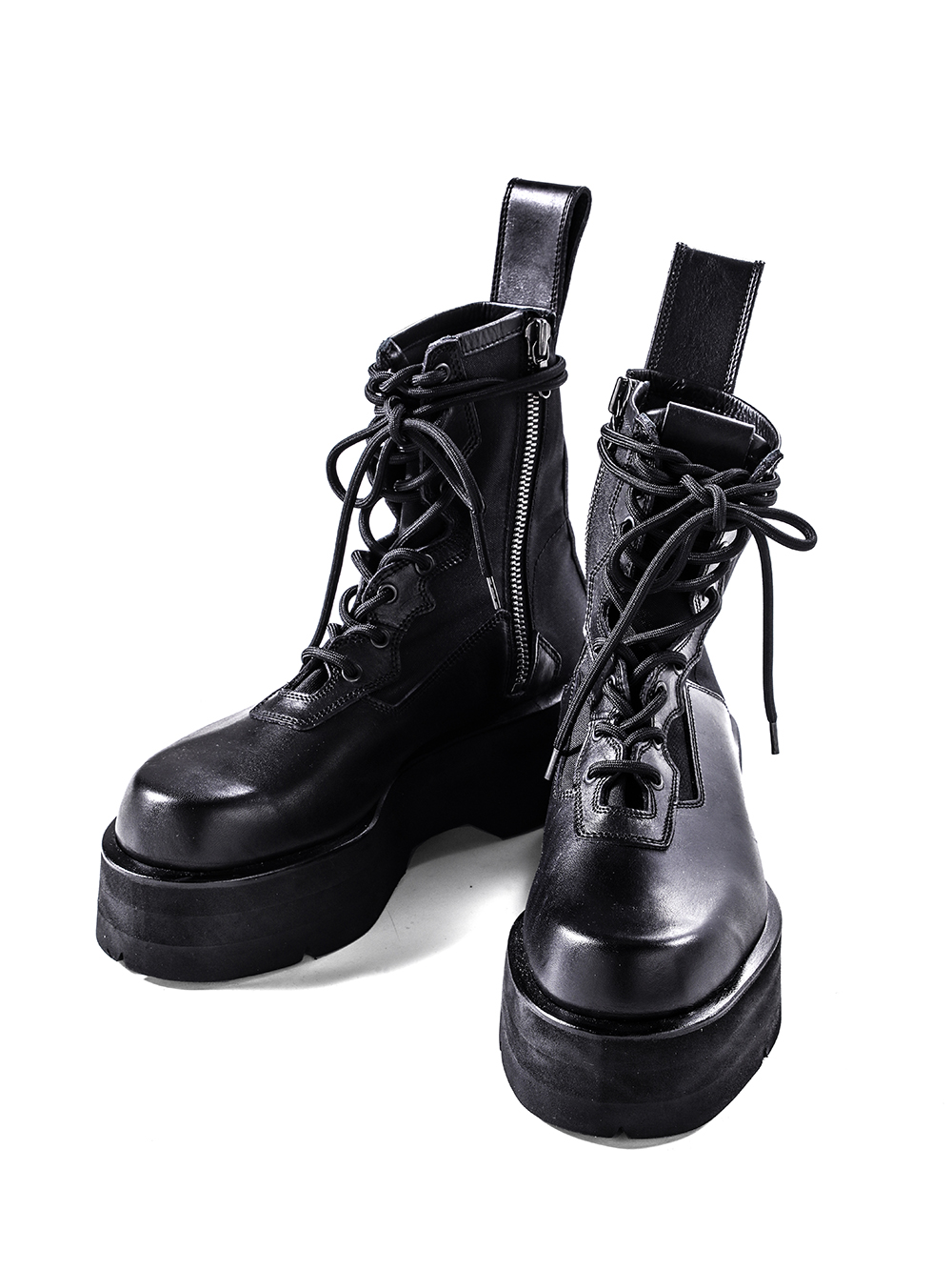 setup - 25-26AW - 全体の印象を決定づける「ブーツ」厳選5選 - 5. JULIUS / COW SKIN BOOTS (BLACK) / 907FWM1 5-0014