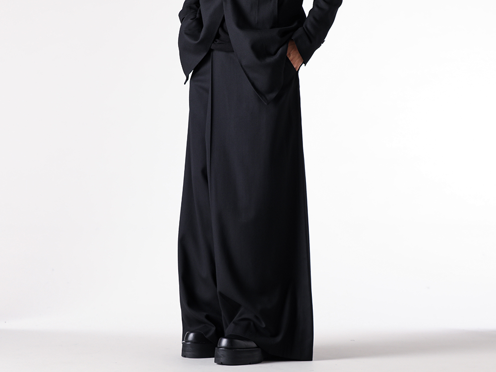 setup - 25-26AW - 全体の印象を決定づける「ブーツ」厳選5選 - 5. JULIUS / COW SKIN BOOTS (BLACK) / 907FWM1 5-0015