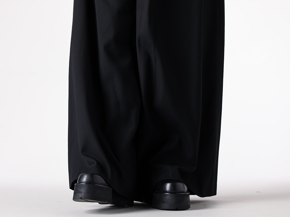 setup - 25-26AW - 全体の印象を決定づける「ブーツ」厳選5選 - 5. JULIUS / COW SKIN BOOTS (BLACK) / 907FWM1 5-0016