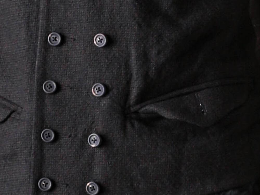 ZIGGY CHEN(ジギーチェン) - 25-26AW - 上半身 - Double-Breasted Vest (0M2530107) - High Collar Jacquard Stripe Shirt (0M2530722) - Digital Print Scarf (0M2535019) 1-005