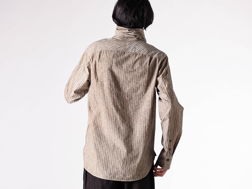 ZIGGY CHEN(ジギーチェン) - 25-26AW - 上半身 - Double-Breasted Vest (0M2530107) - High Collar Jacquard Stripe Shirt (0M2530722) - Digital Print Scarf (0M2535019) 1-007