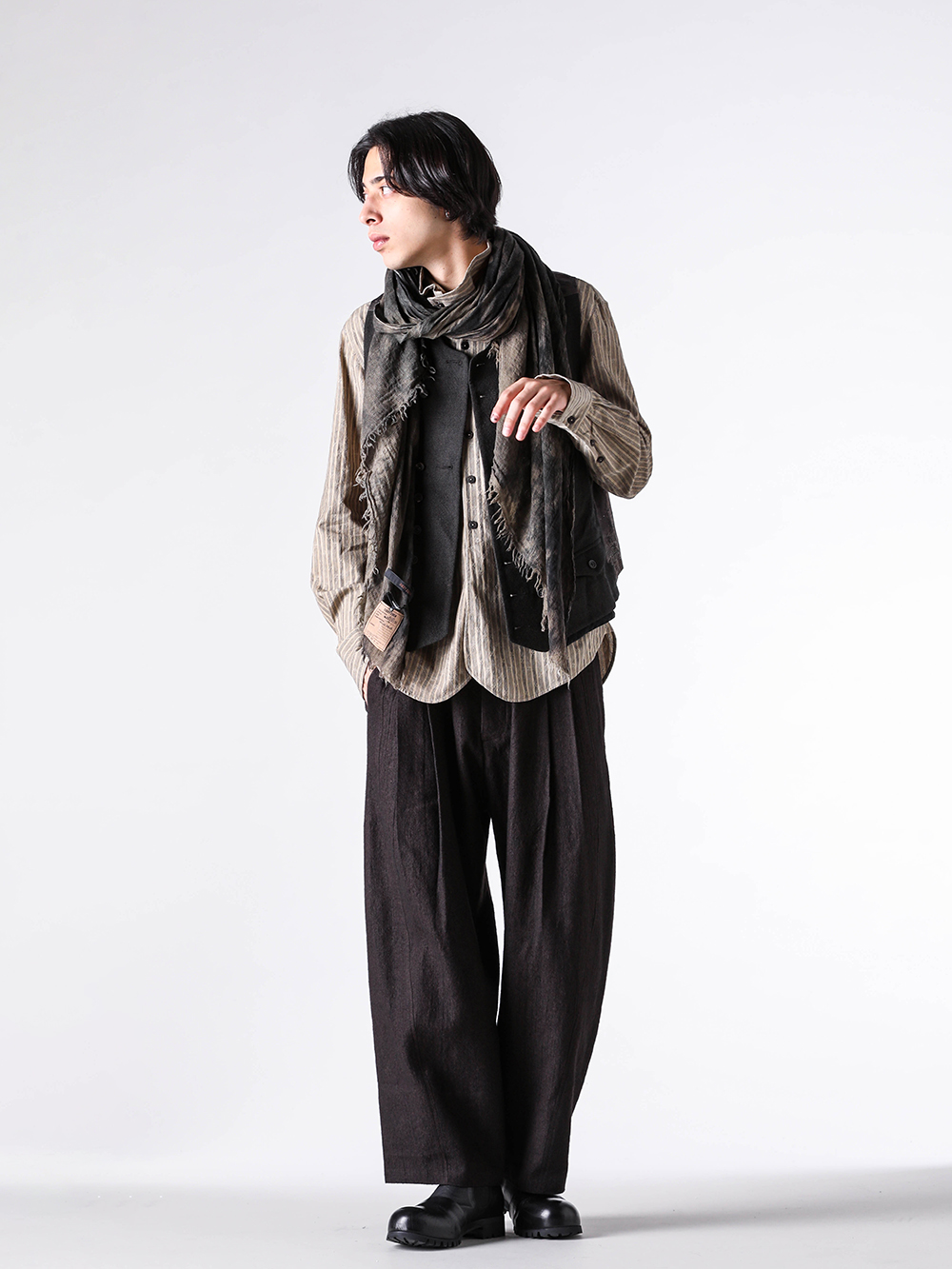 ZIGGY CHEN(ジギーチェン) - 25-26AW - 見出し3 - 品番+商品名3-1 - 品番+商品名3-2 - 品番+商品名3-3 - 品番+商品名3-4 3-001