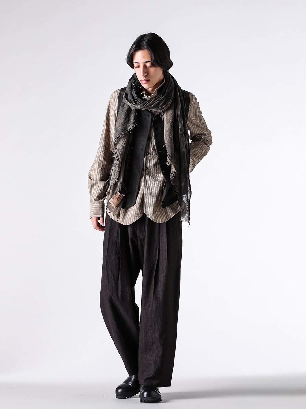 ZIGGY CHEN(ジギーチェン) - 25-26AW - 見出し3 - 品番+商品名3-1 - 品番+商品名3-2 - 品番+商品名3-3 - 品番+商品名3-4 3-002