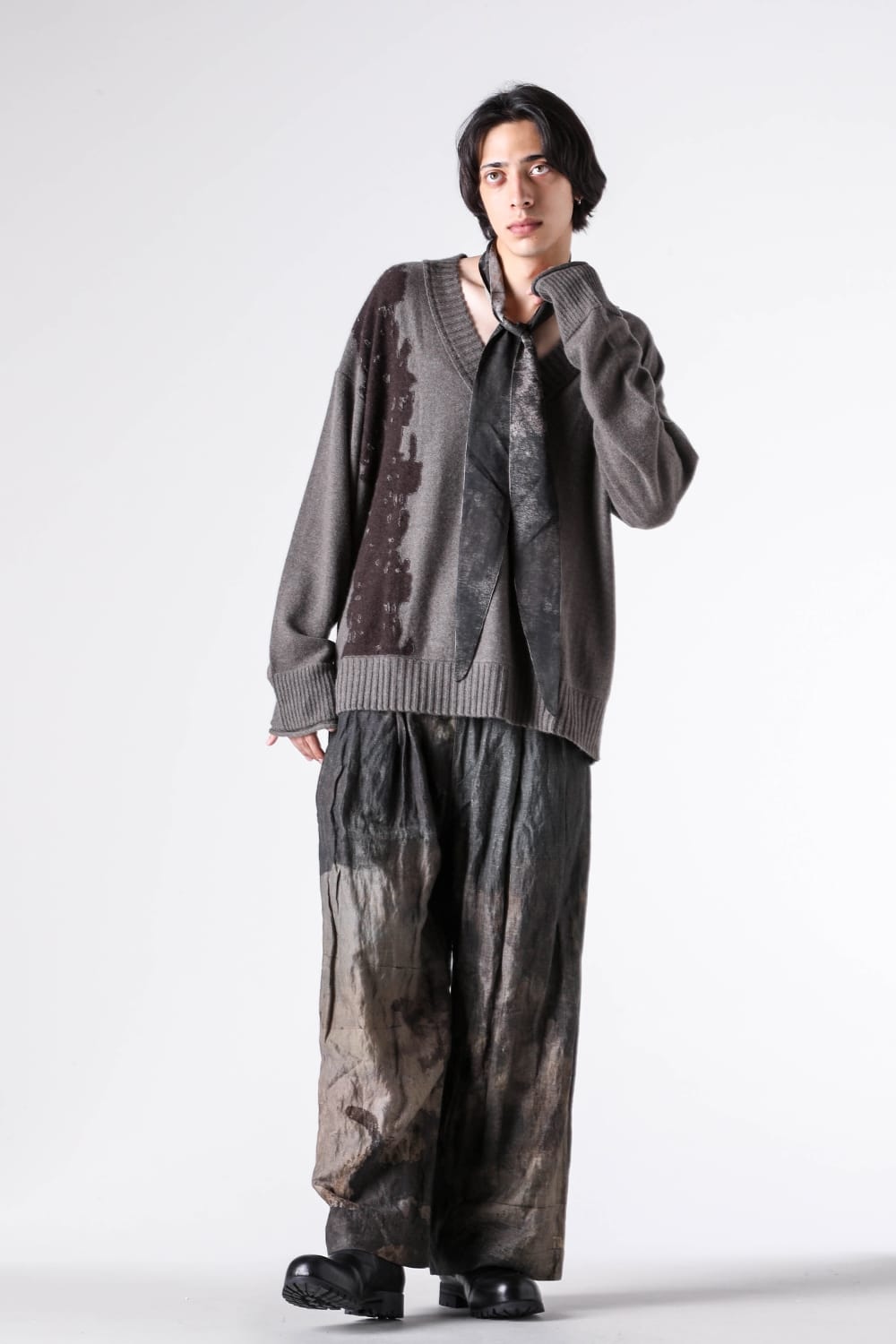 ニット特集 - 25-26AW - ZIGGY CHEN | 羽毛のような質感。素肌で着るカシミア100%ニット - Intarsia V-Neck Sweater / 0M2532010 1-001