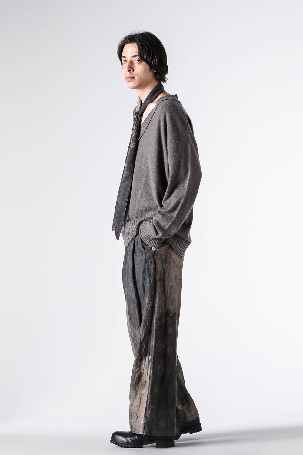 ニット特集 - 25-26AW - ZIGGY CHEN | 羽毛のような質感。素肌で着るカシミア100%ニット - Intarsia V-Neck Sweater / 0M2532010 1-002