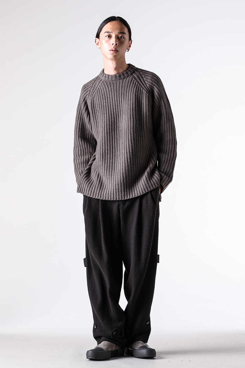 ニット特集 - 25-26AW - DEVOA | 糸から作るネパール産カシミヤ。流行り廃りのない「一生モノ」ニット - Knit Long Sleeve Nepal Cashmere 3G / KTS-NC3L 3-001