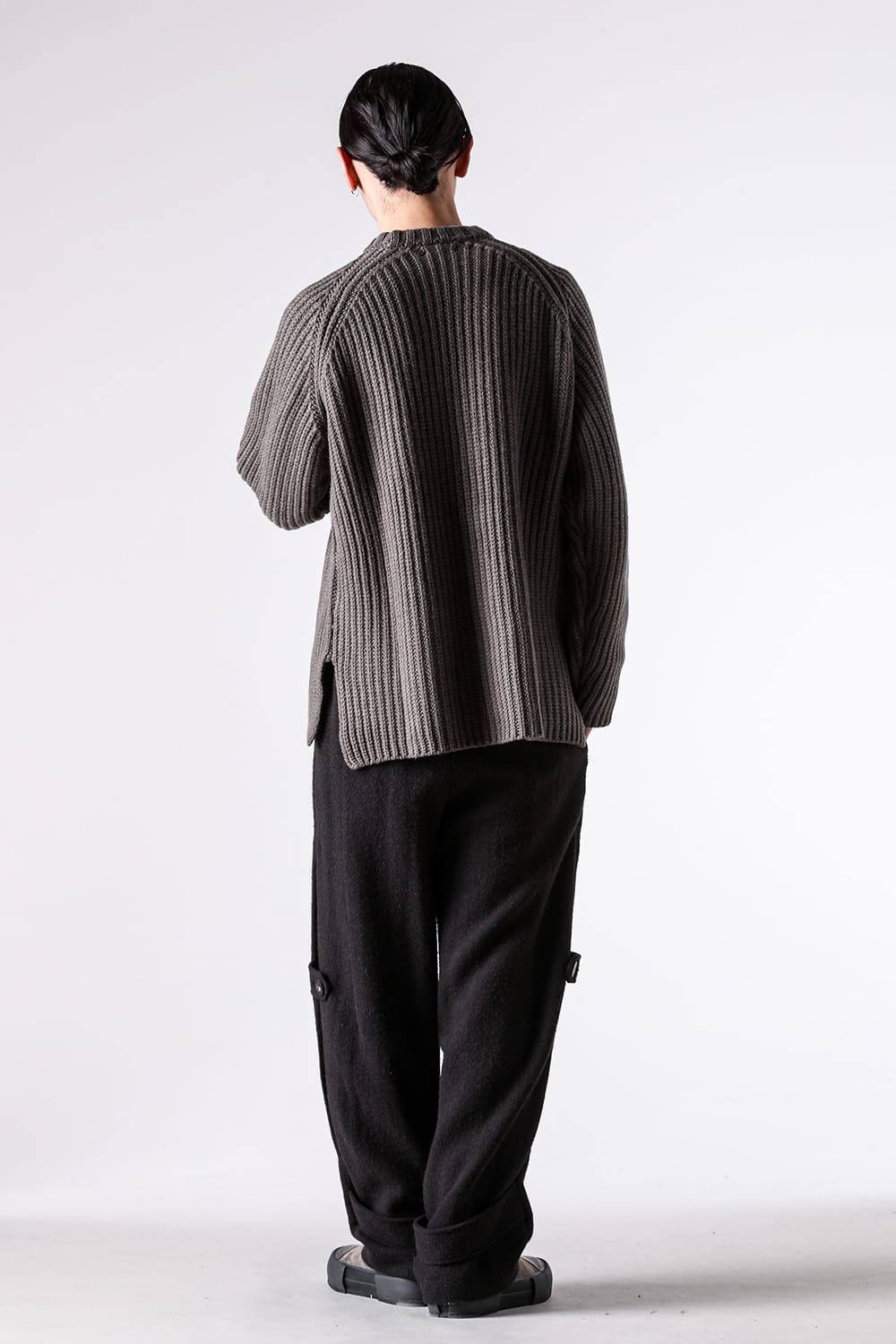 ニット特集 - 25-26AW - DEVOA | 糸から作るネパール産カシミヤ。流行り廃りのない「一生モノ」ニット - Knit Long Sleeve Nepal Cashmere 3G / KTS-NC3L 3-002