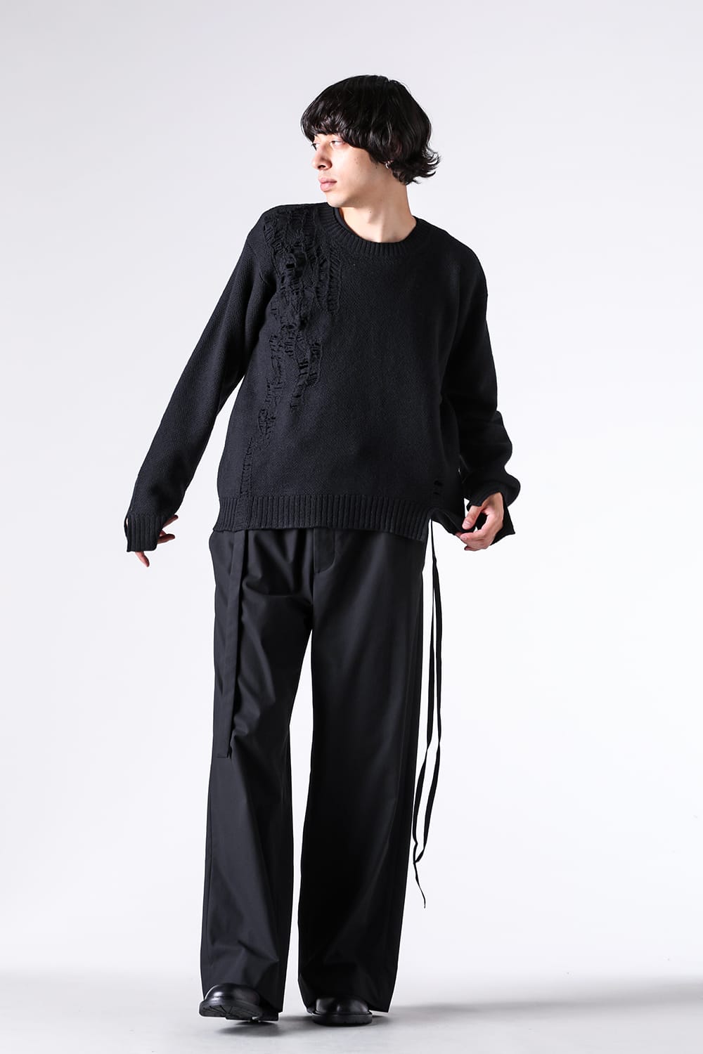 ニット特集 - 25-26AW - Ann Demeulemeester | モードとエレガントの共存。手作業による繊細なクラッシュニット - WALDON DESTROYED SEED STITCH CREW NECK SWEATER / 2520-M-KN45-KN071-099 7-001