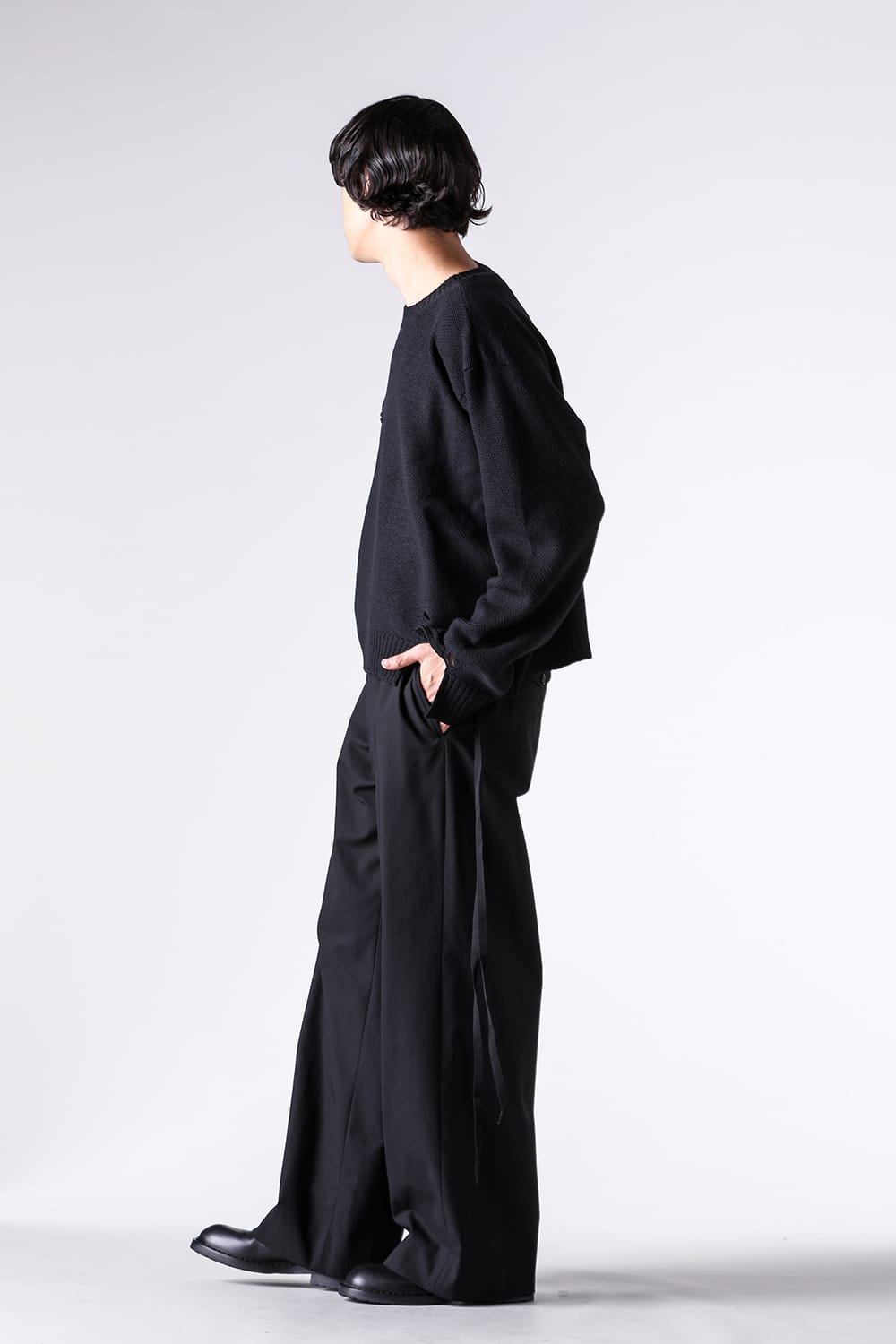 ニット特集 - 25-26AW - Ann Demeulemeester | モードとエレガントの共存。手作業による繊細なクラッシュニット - WALDON DESTROYED SEED STITCH CREW NECK SWEATER / 2520-M-KN45-KN071-099 7-002