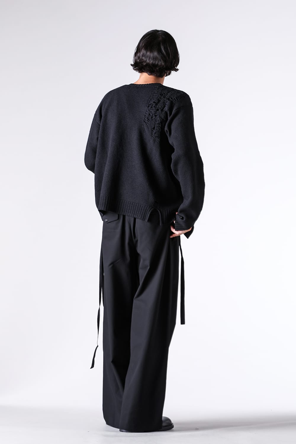 ニット特集 - 25-26AW - Ann Demeulemeester | モードとエレガントの共存。手作業による繊細なクラッシュニット - WALDON DESTROYED SEED STITCH CREW NECK SWEATER / 2520-M-KN45-KN071-099 7-003