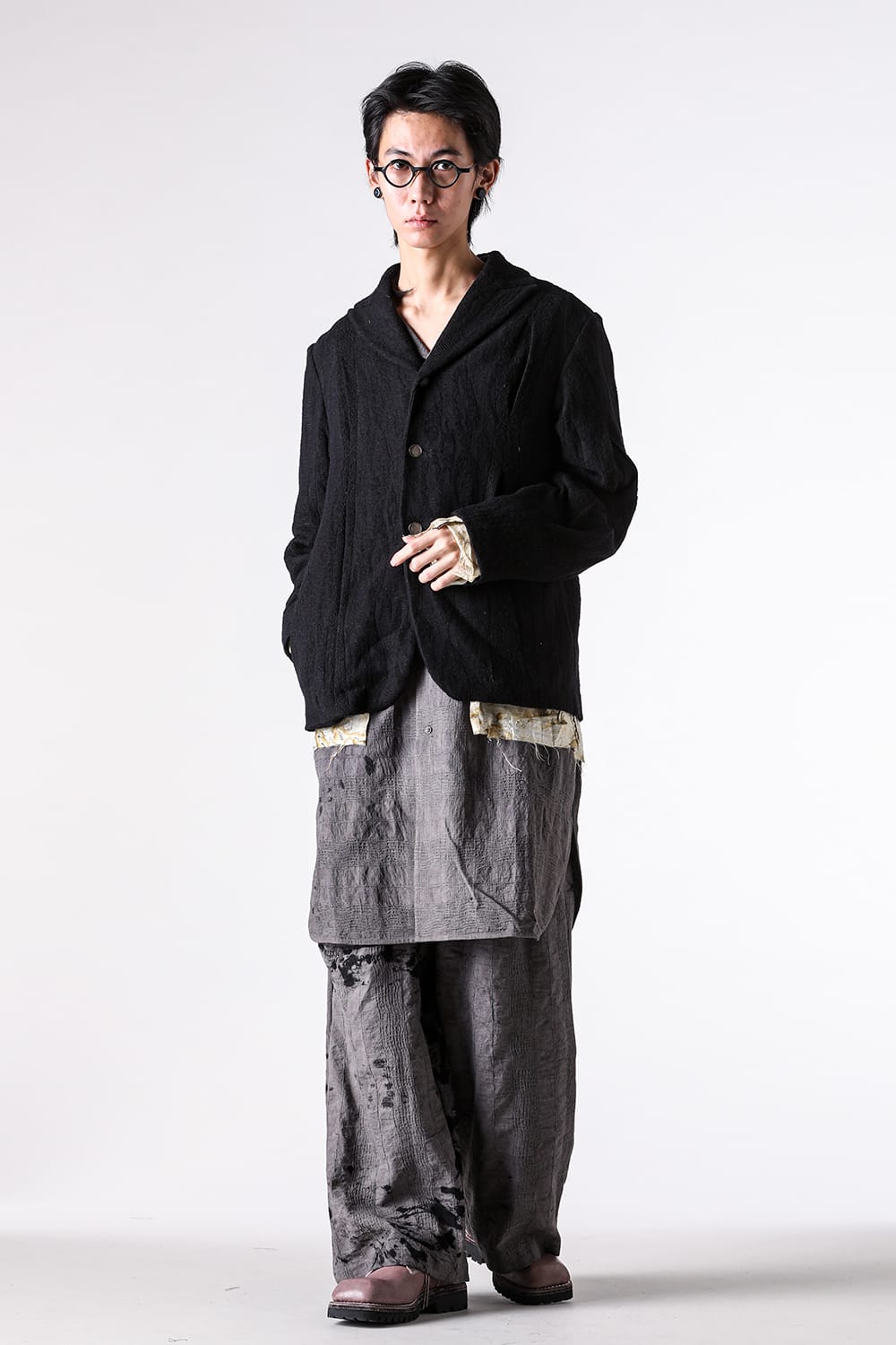 Jackets - 25-26AW - Selecting by Detail and Fabric: Tailored Jackets Embodying Brand Philosophy - CHIAHUNG SU | 1940s Coin Buttons: Unique Details that Emit an Artisan Atmosphere 1-001