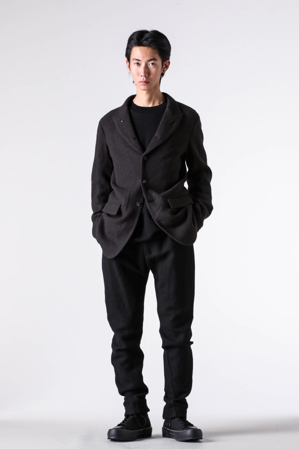 Jackets - 25-26AW - Selecting by Detail and Fabric: Tailored Jackets Embodying Brand Philosophy - DEVOA | Faliero Sarti Camel Fabric: An Ultra-Lightweight Jacket That Feels Like Nothing Is Worn 1-0010