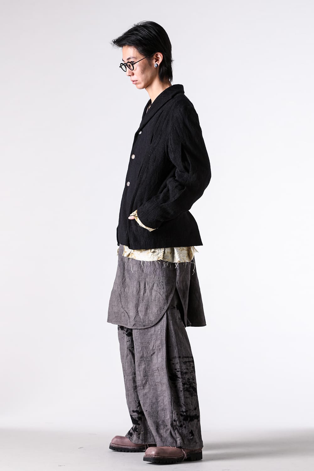 Jackets - 25-26AW - Selecting by Detail and Fabric: Tailored Jackets Embodying Brand Philosophy - CHIAHUNG SU | 1940s Coin Buttons: Unique Details that Emit an Artisan Atmosphere 1-002