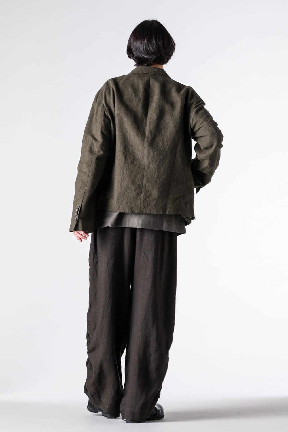 Jackets - 25-26AW - Selecting by Detail and Fabric: Tailored Jackets Embodying Brand Philosophy - ZIGGY CHEN | Creative Drape from Intentional Distortion: The Calculated Forward-Dropping Jacket 1-009